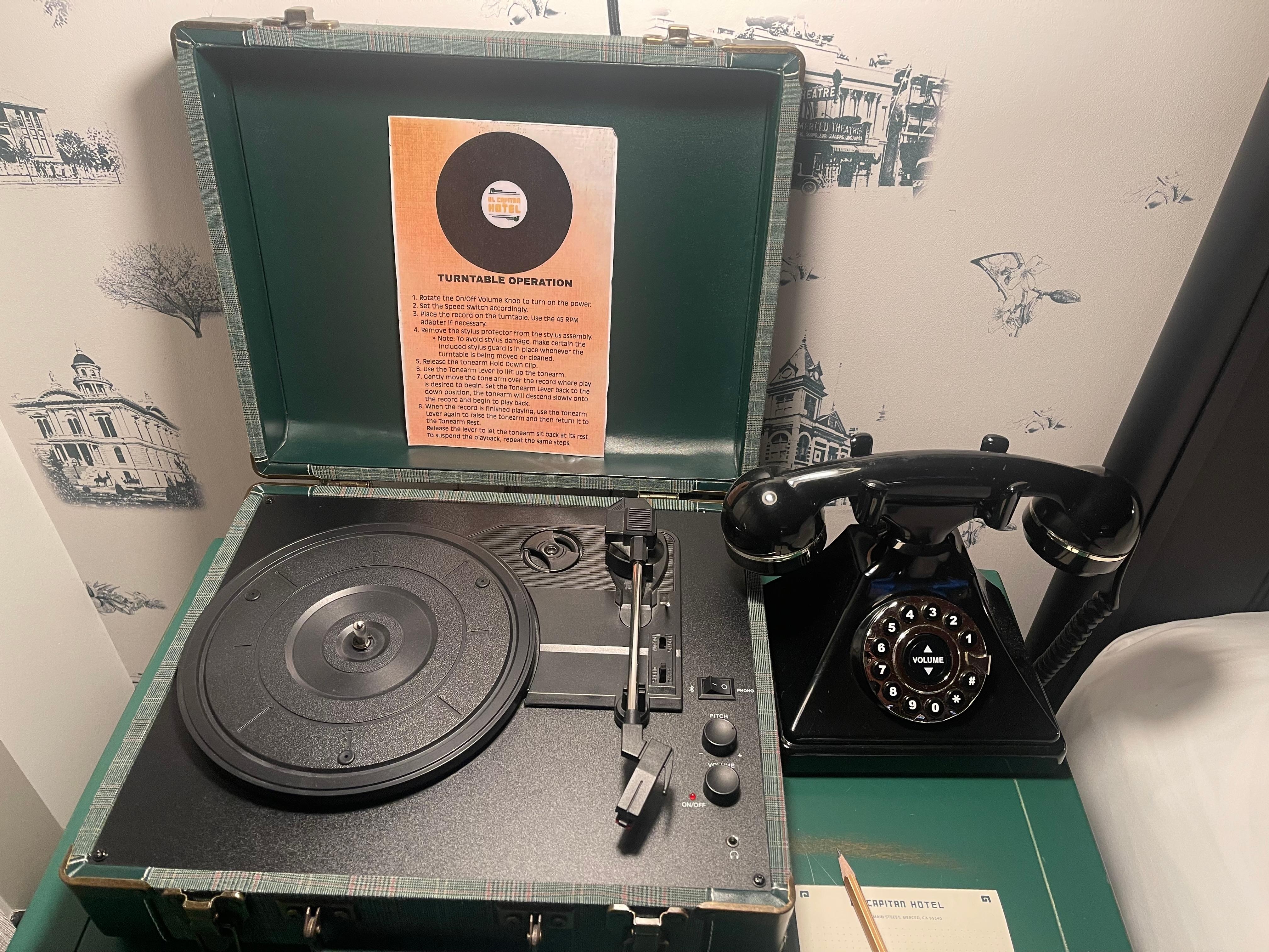 I’m a music lover. The record player works ♥️