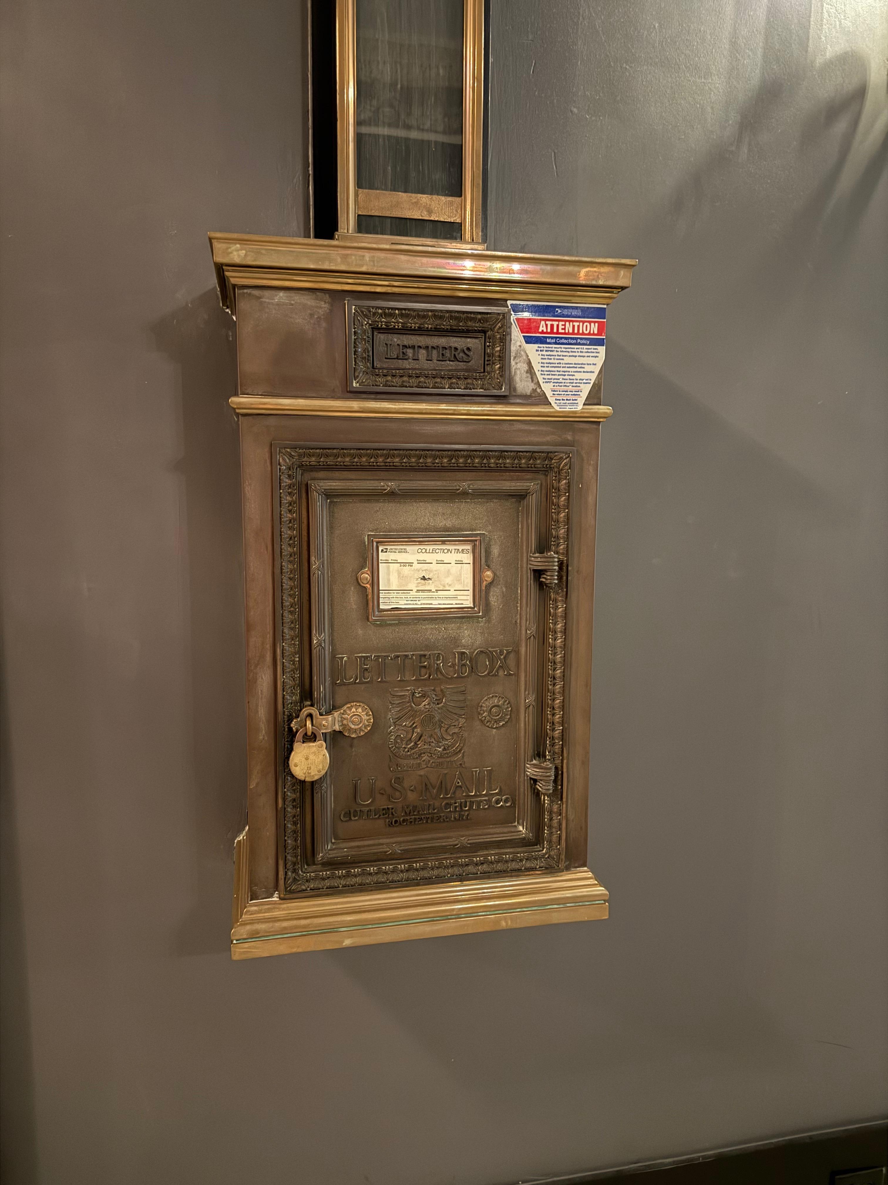 Mail receptacle