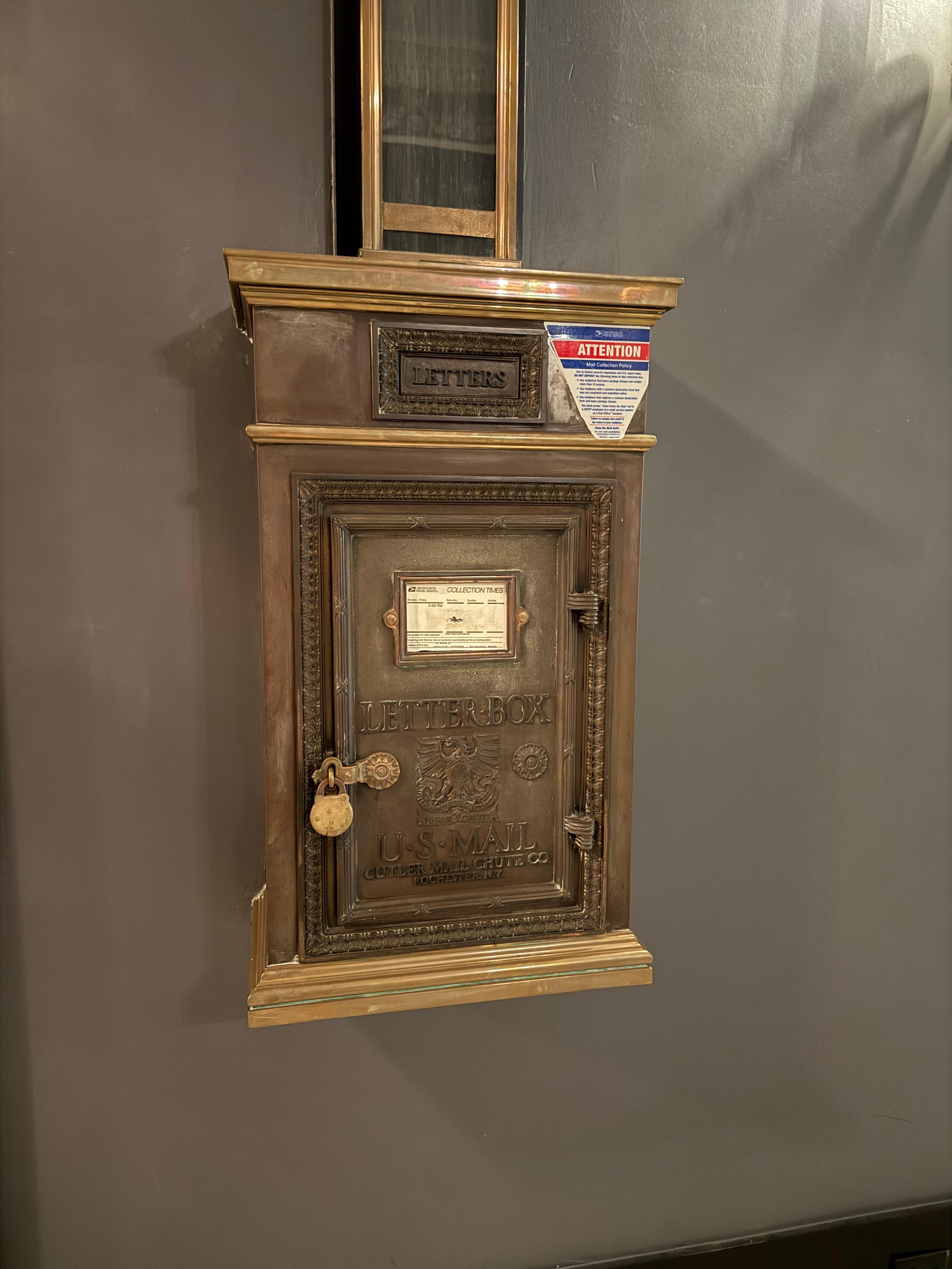 Mail receptacle
