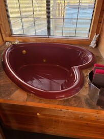 Lovely heart shaped jacuzzi tub