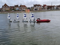 Ecole de voile sur le canal