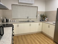 Good sized kitchen with lots of crockery and utensils