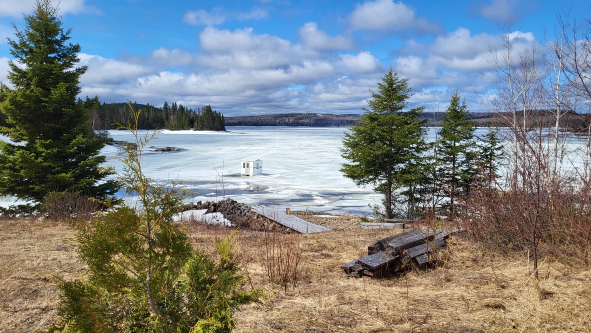 Près de la propriété de mon beau-frère sur le Lac Bouchette.