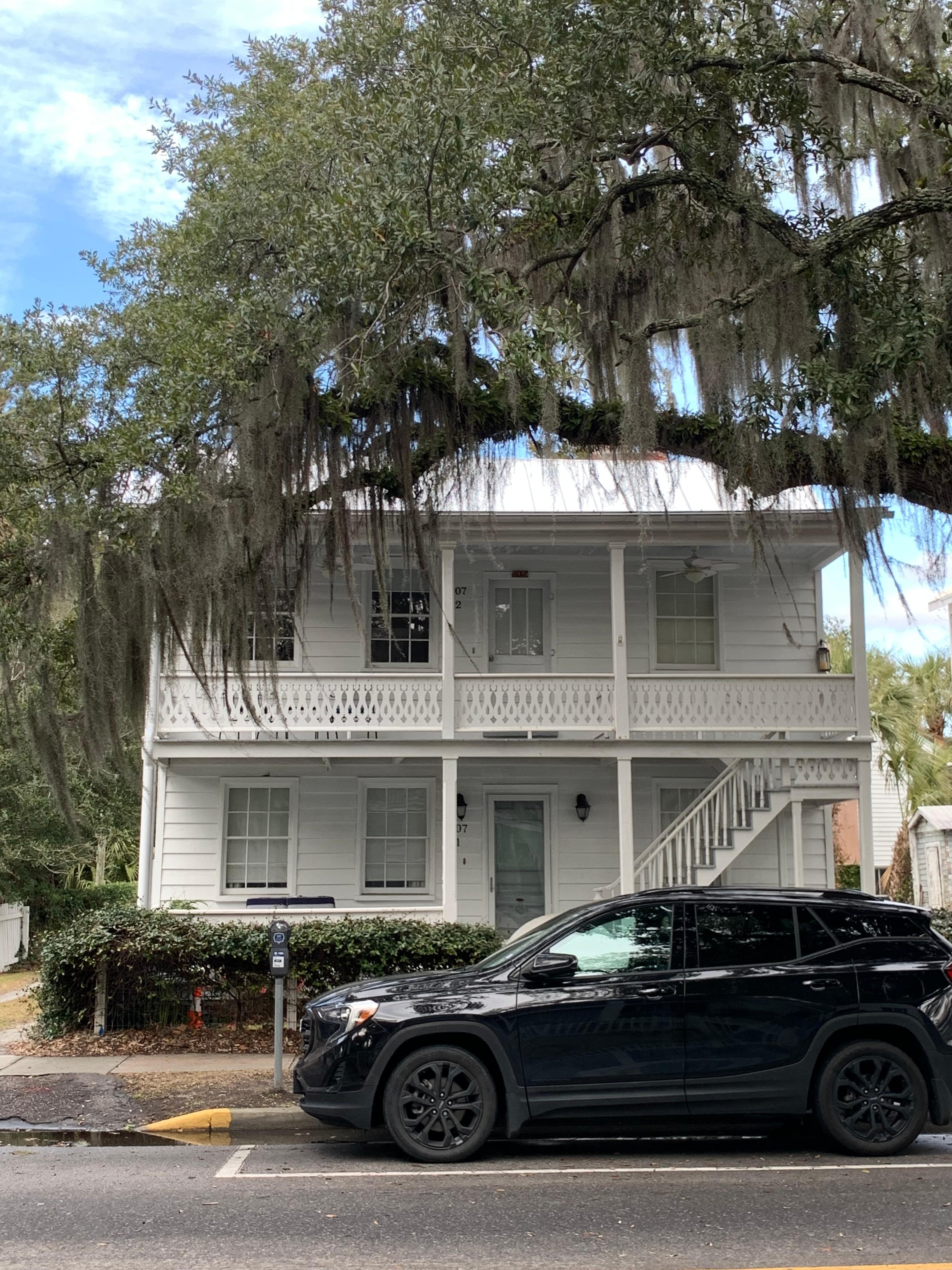 The comfy, cozy apartment ( upstairs)..
