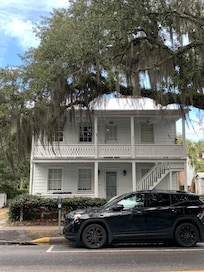 The comfy, cozy apartment ( upstairs)..