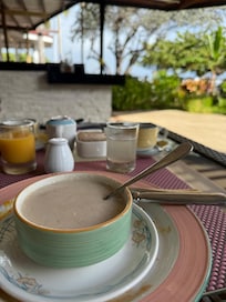 Breakfast is delicious everyday!
Tanya log is yum