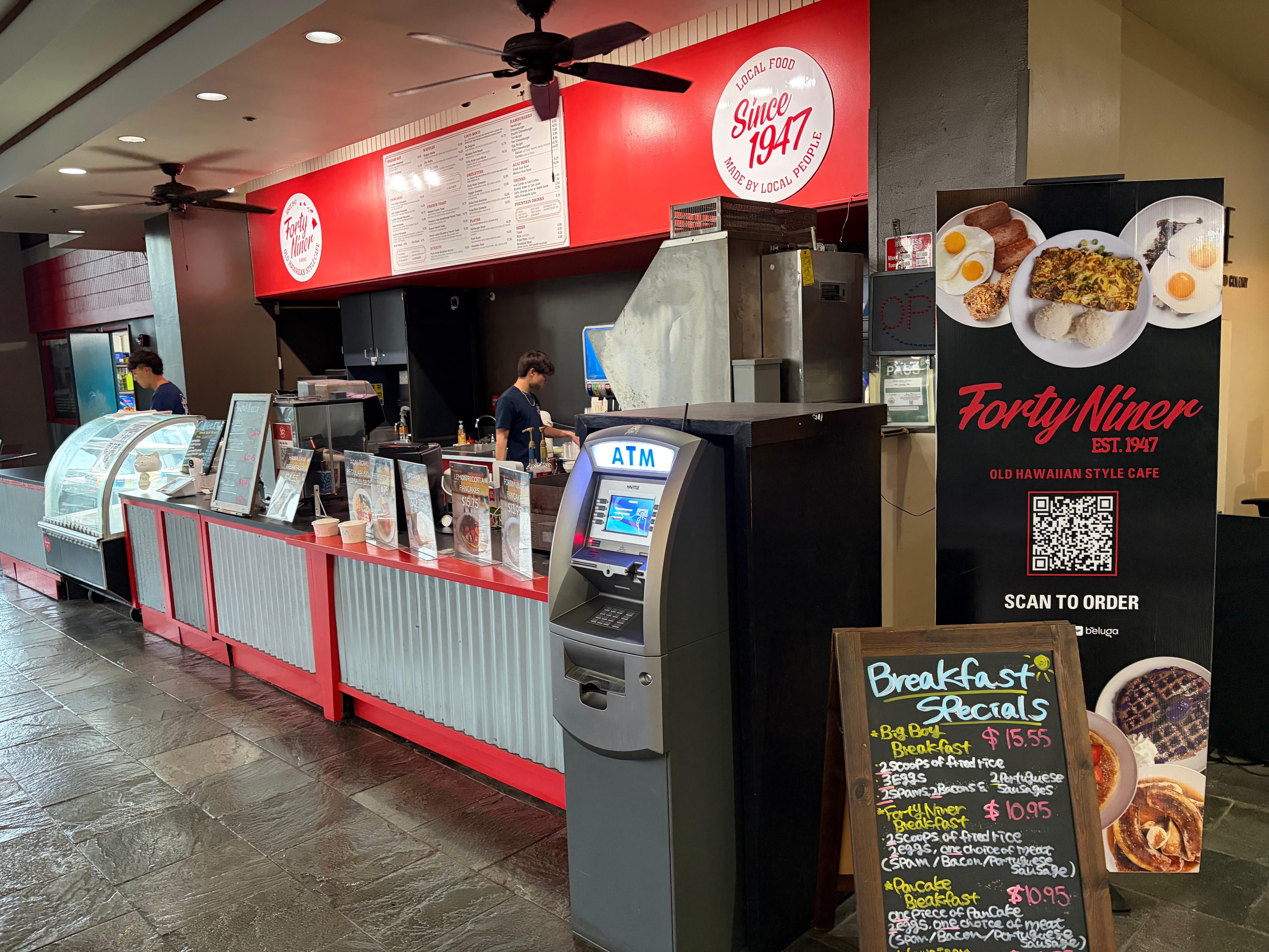 1階のダイナー。評価も高くて人気。日本人にはちょうど良いボリュームとコスパ