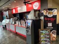 1階のダイナー。評価も高くて人気。日本人にはちょうど良いボリュームとコスパ