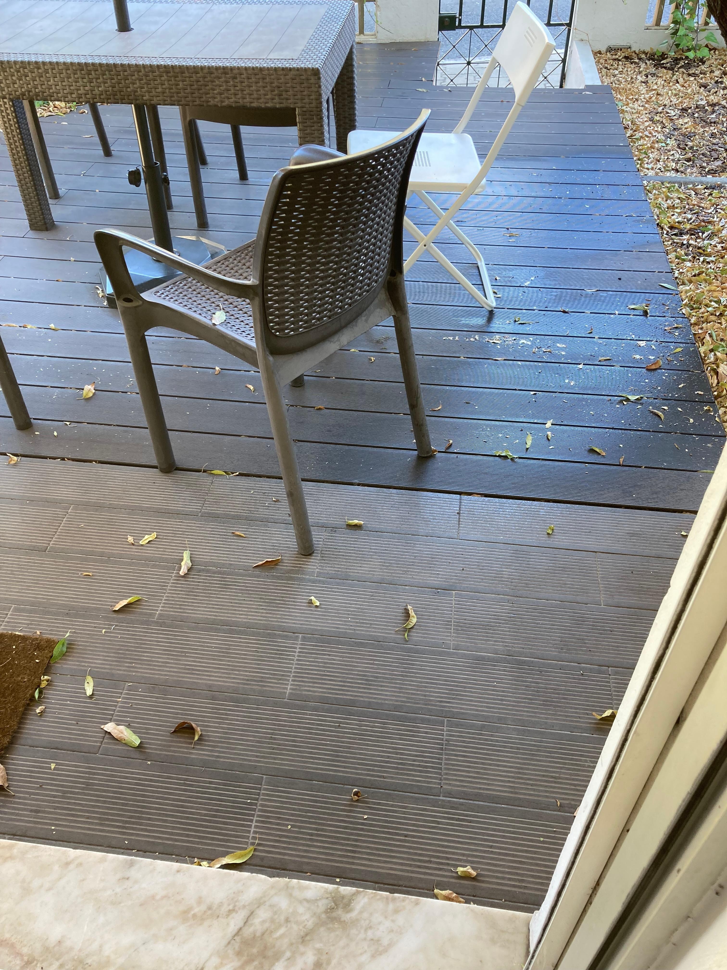 Terrasse nicht geputzt