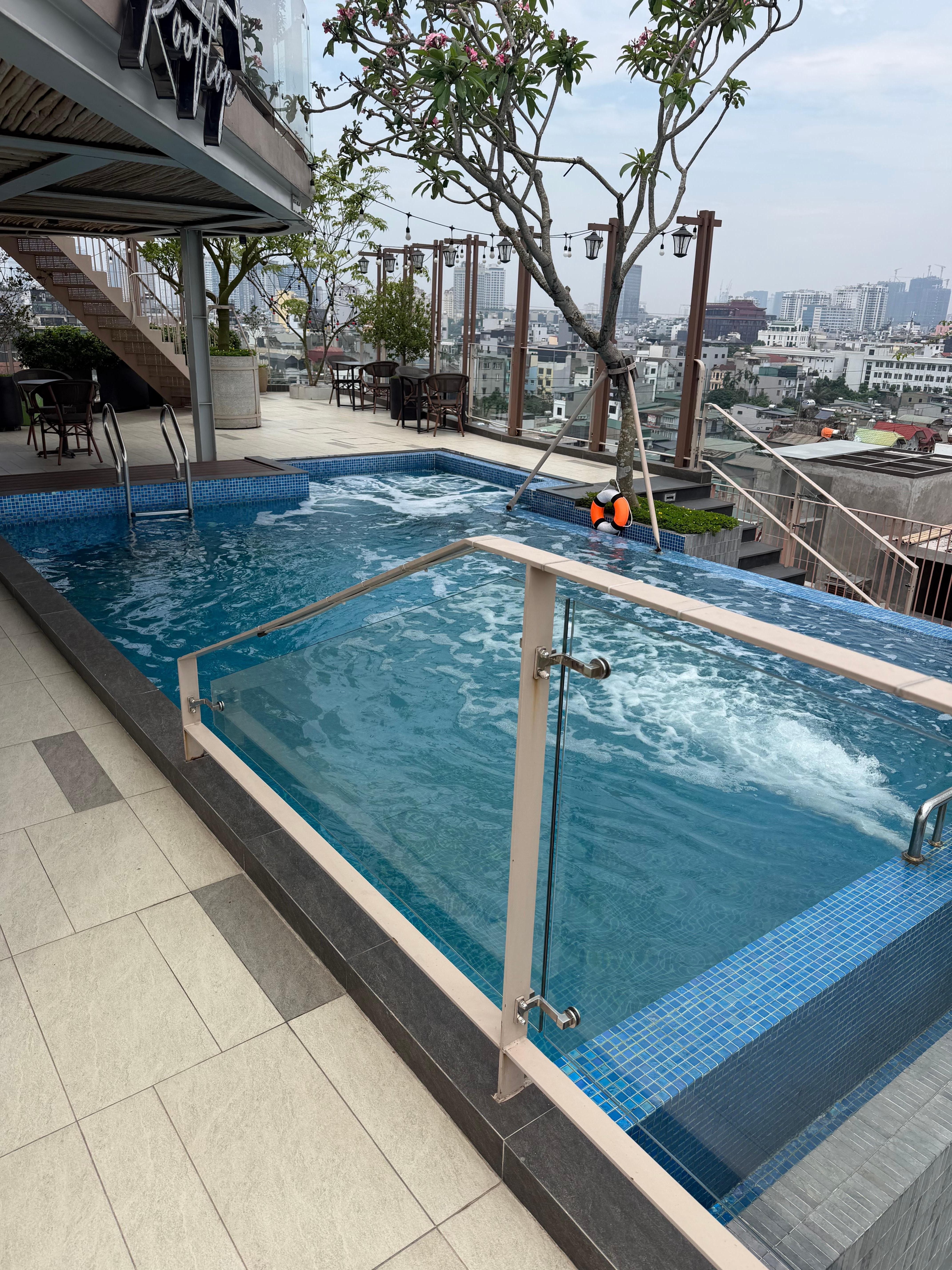 Salt water pool on the 8th floor.