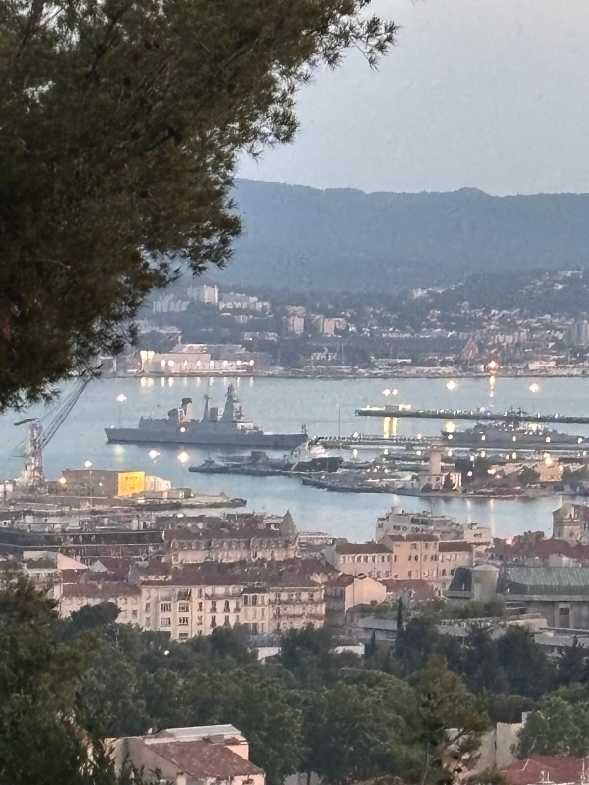Sicht auf den Hafen vom Balkon 