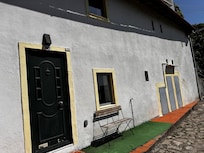 Vue de la porte d’entrée.