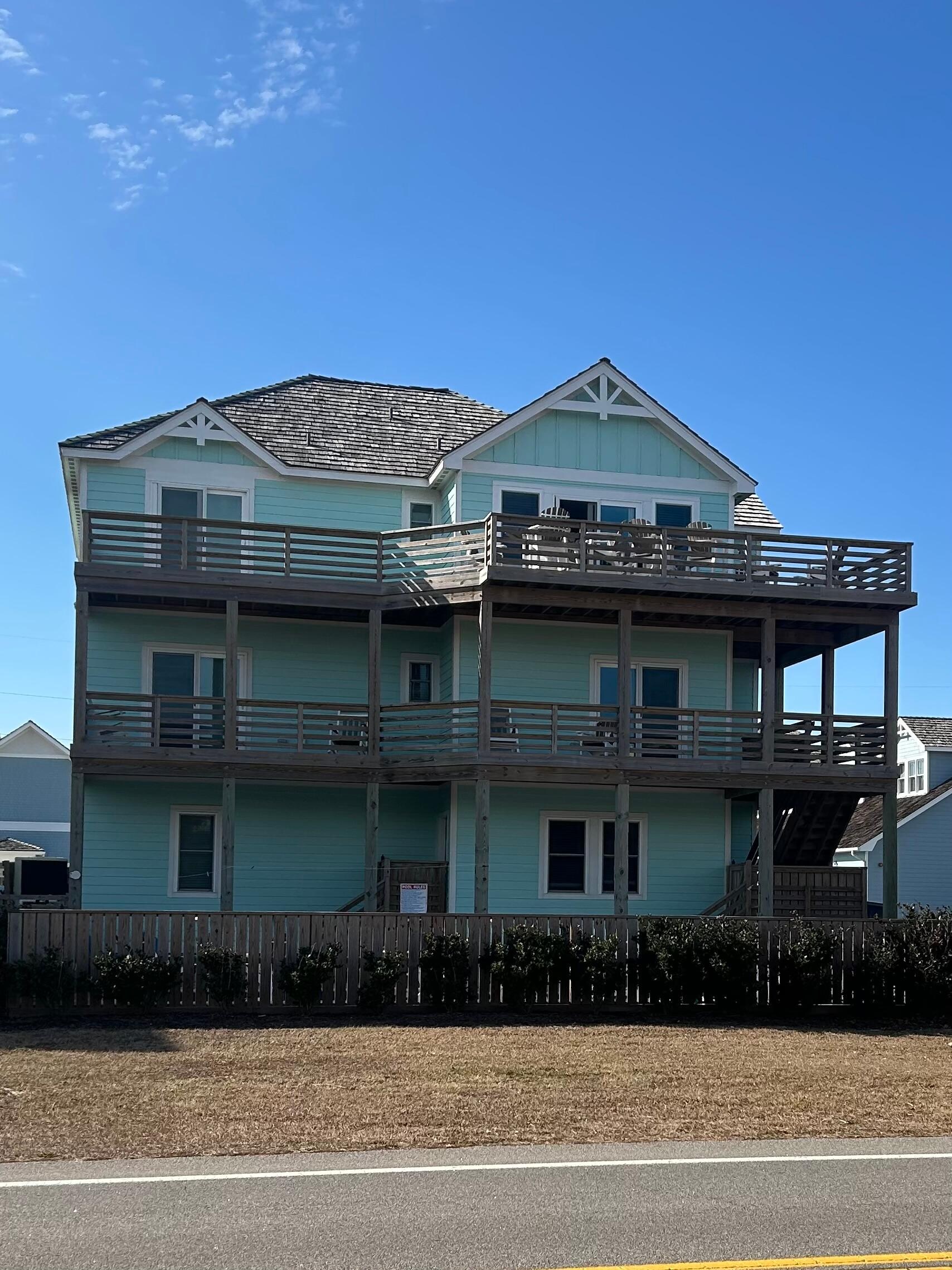 Great deck furniture on the beach side!