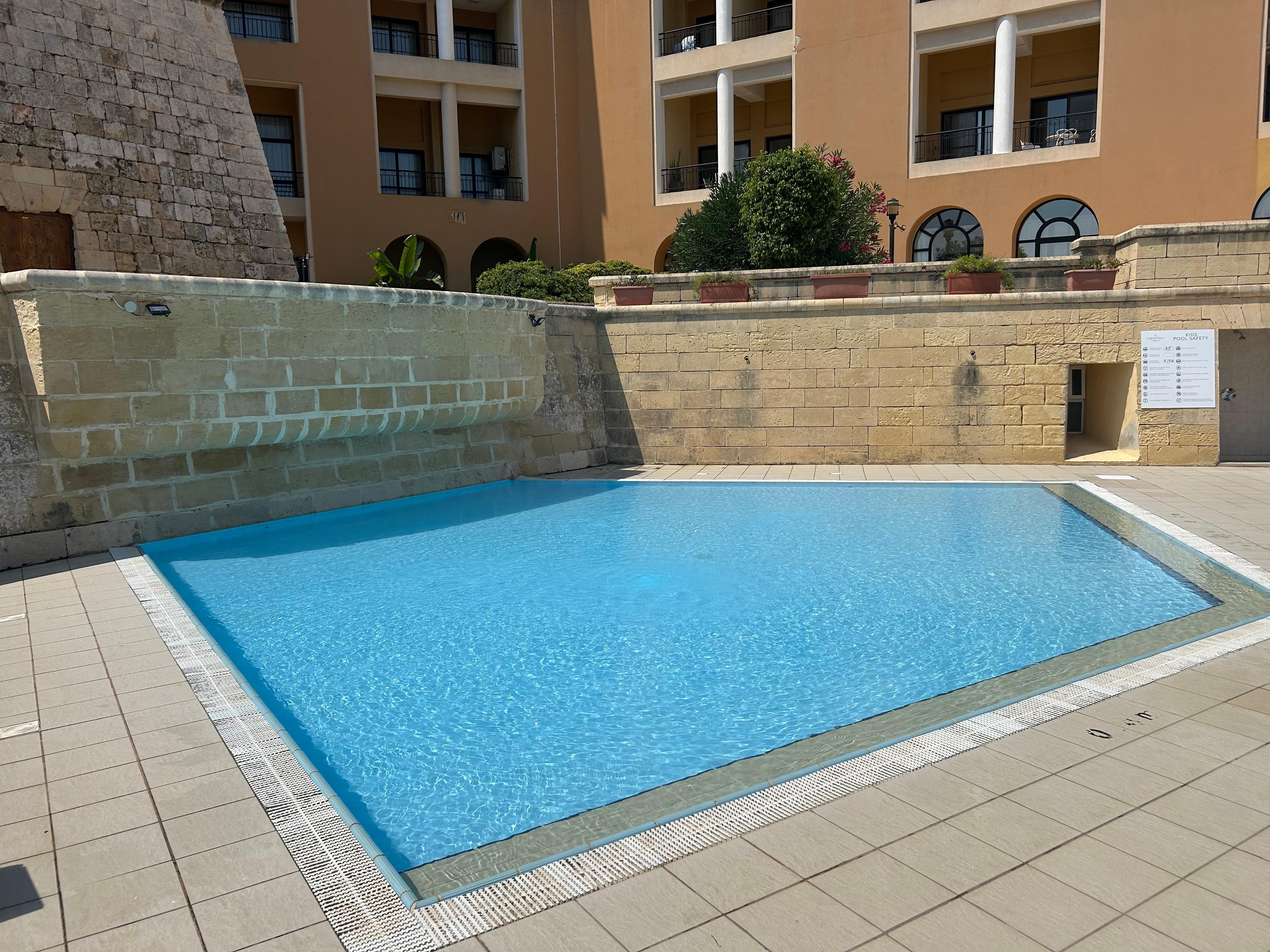 Piscine bébé sans aucun jeux 