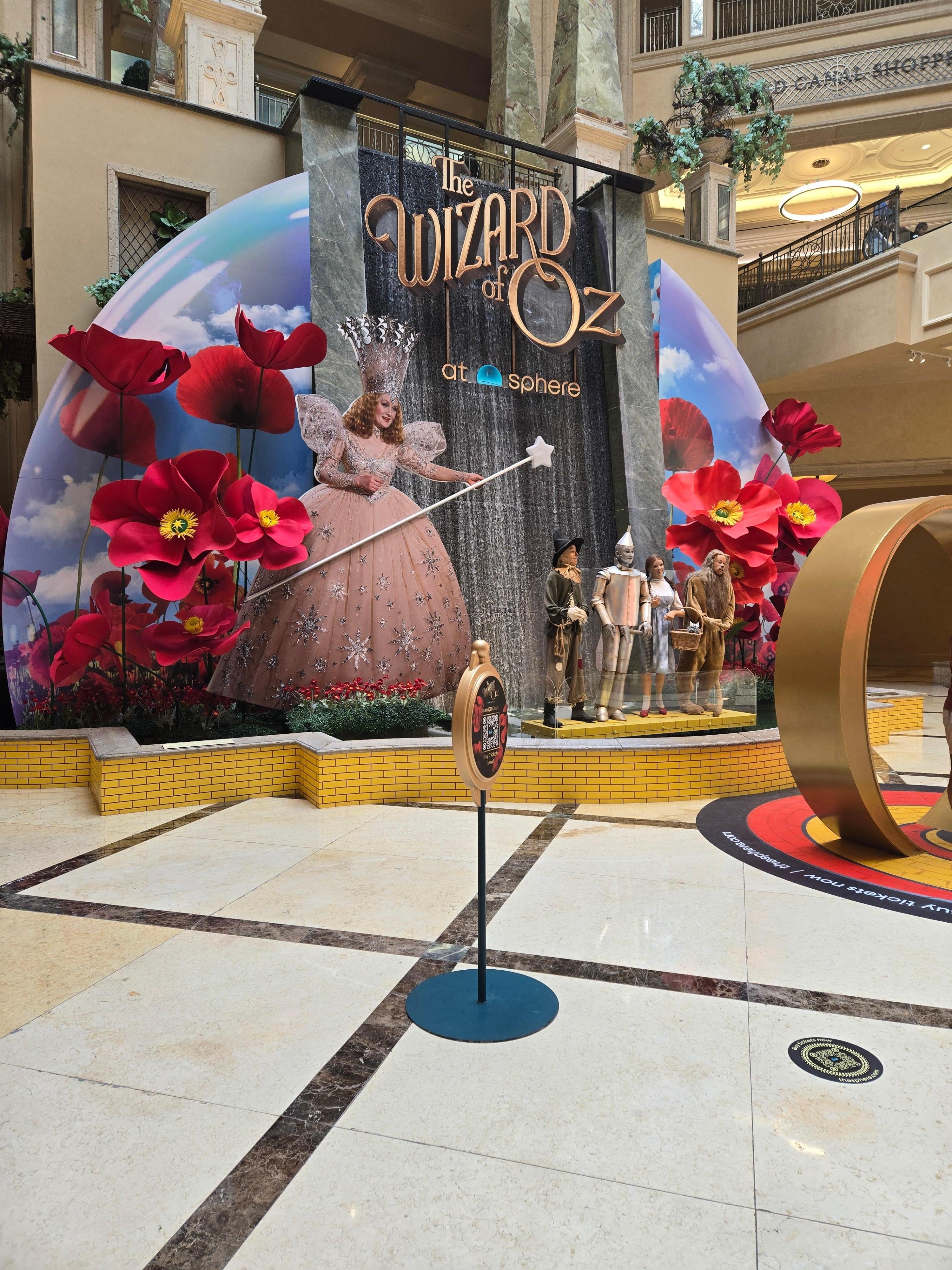 Wizard of Oz theme in entrance to shopping area