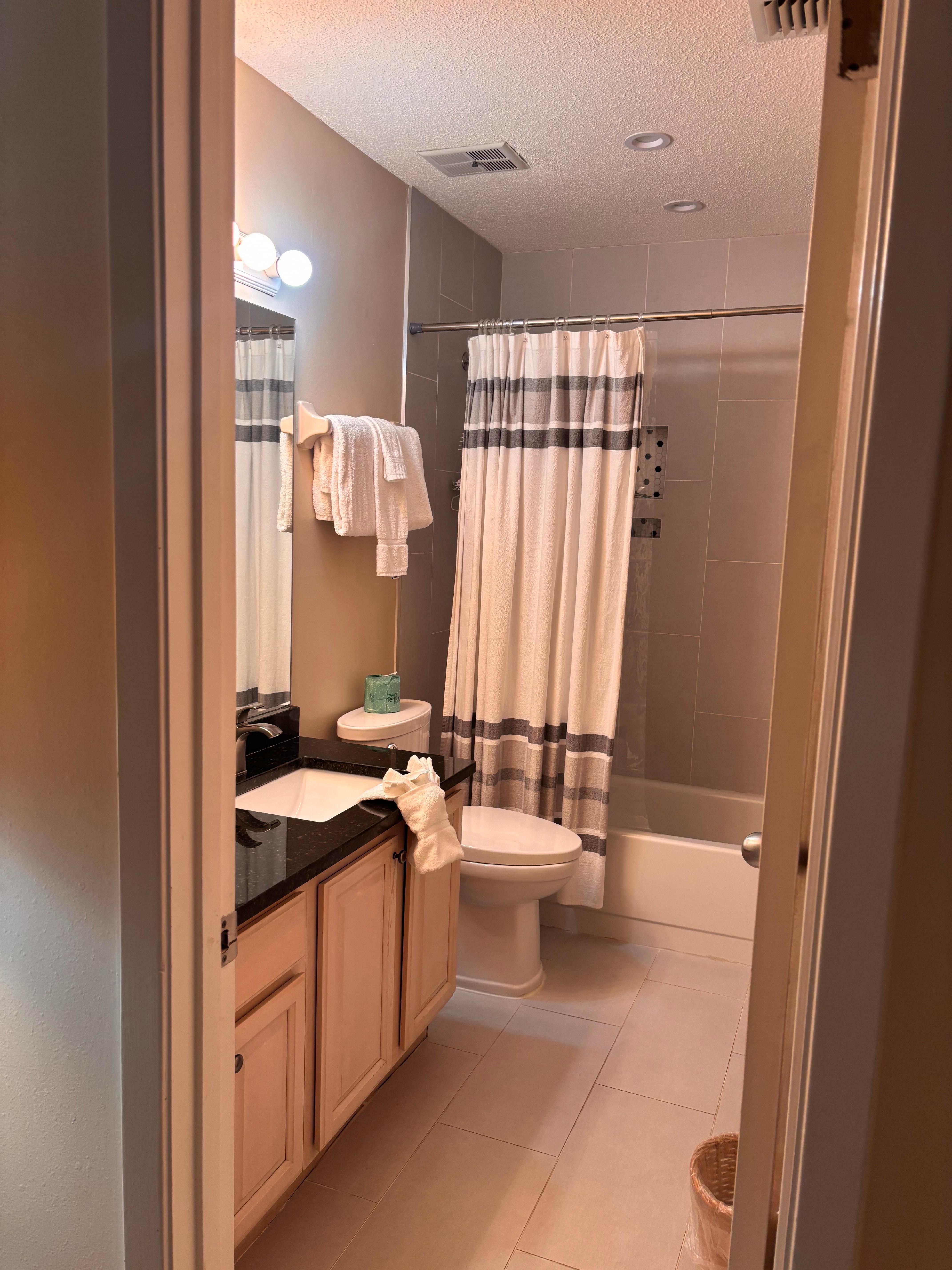 Very clean bath for 2nd BR