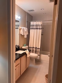 Very clean bath for 2nd BR