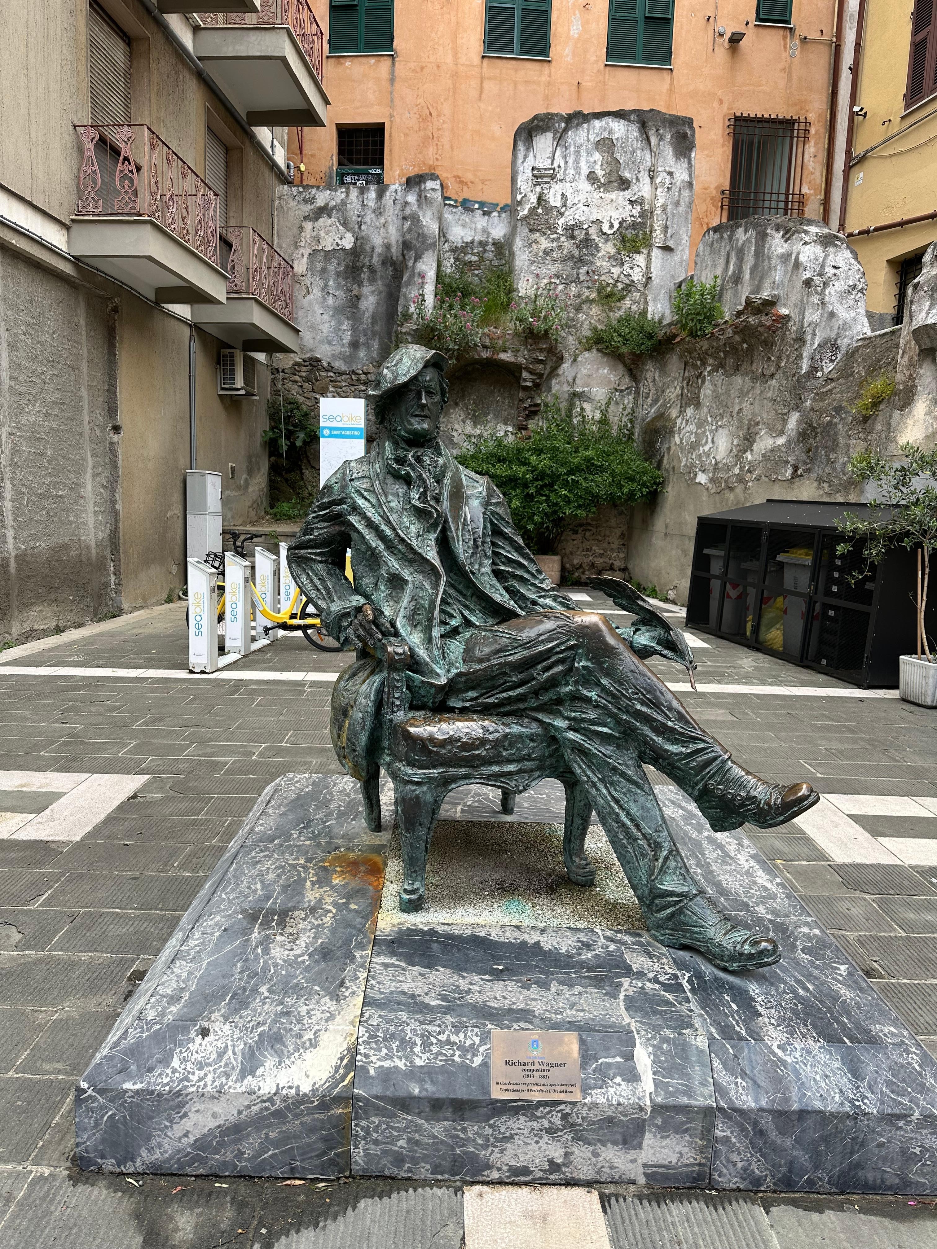 Statue of Composer Richard Wagner near property
