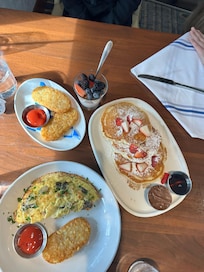 Wisteria is the hotel’s restaurant and this is a pesto chicken flatbread! Starbucks is located on the ground floor!