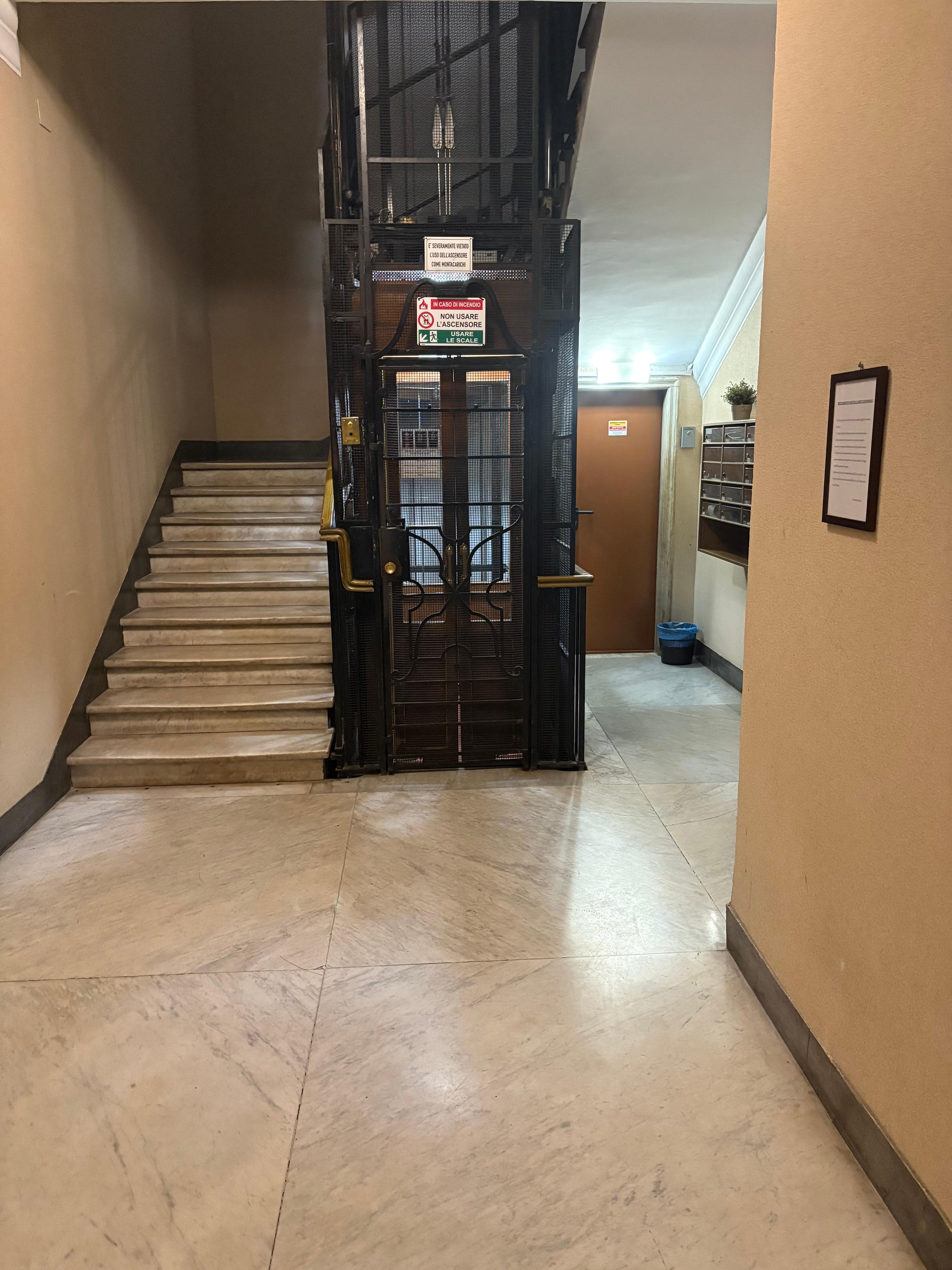 Elevador para 5and onde fica a hospedaria