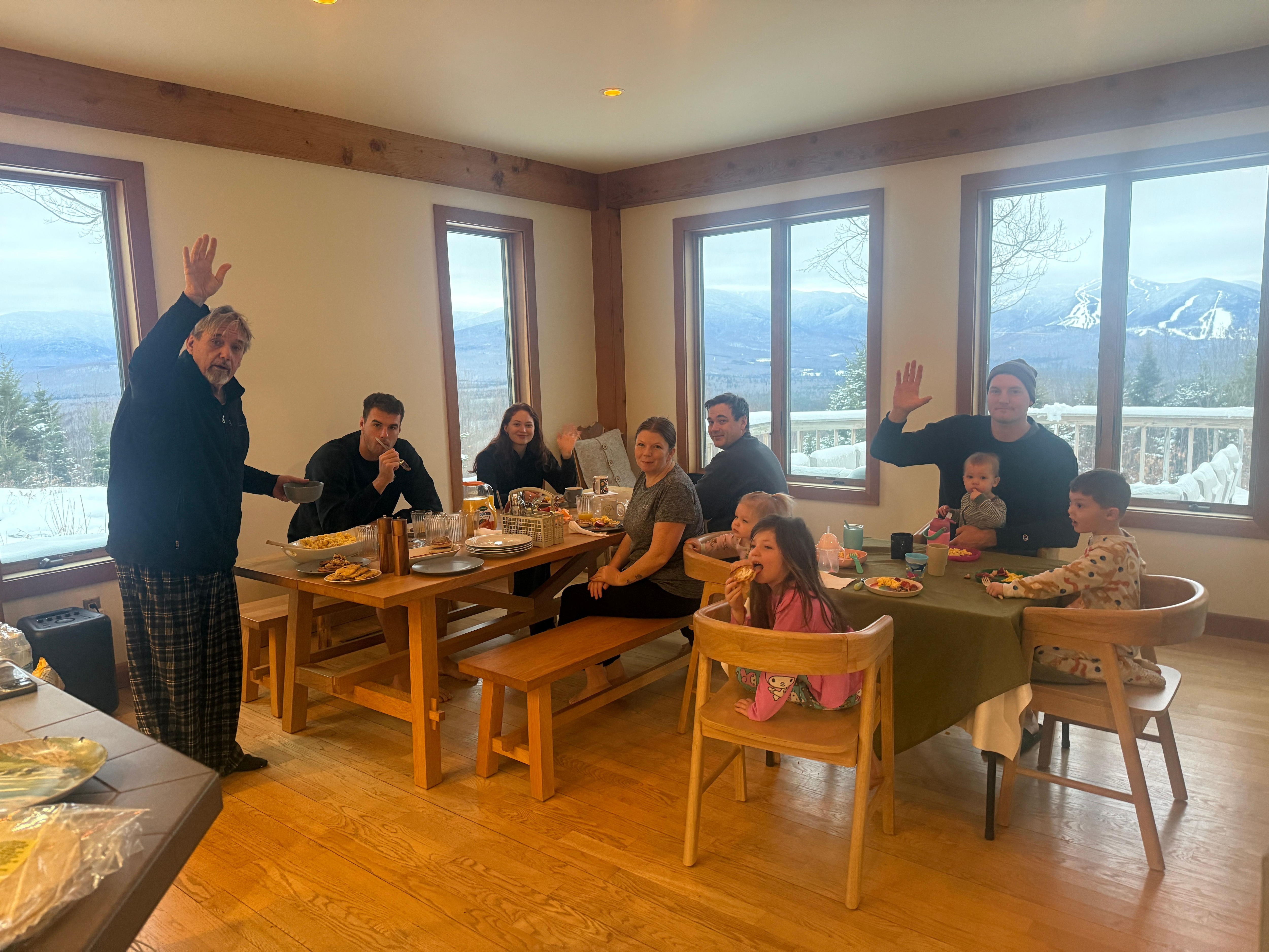 Our family having a wonderful time in the spacious dining area😊