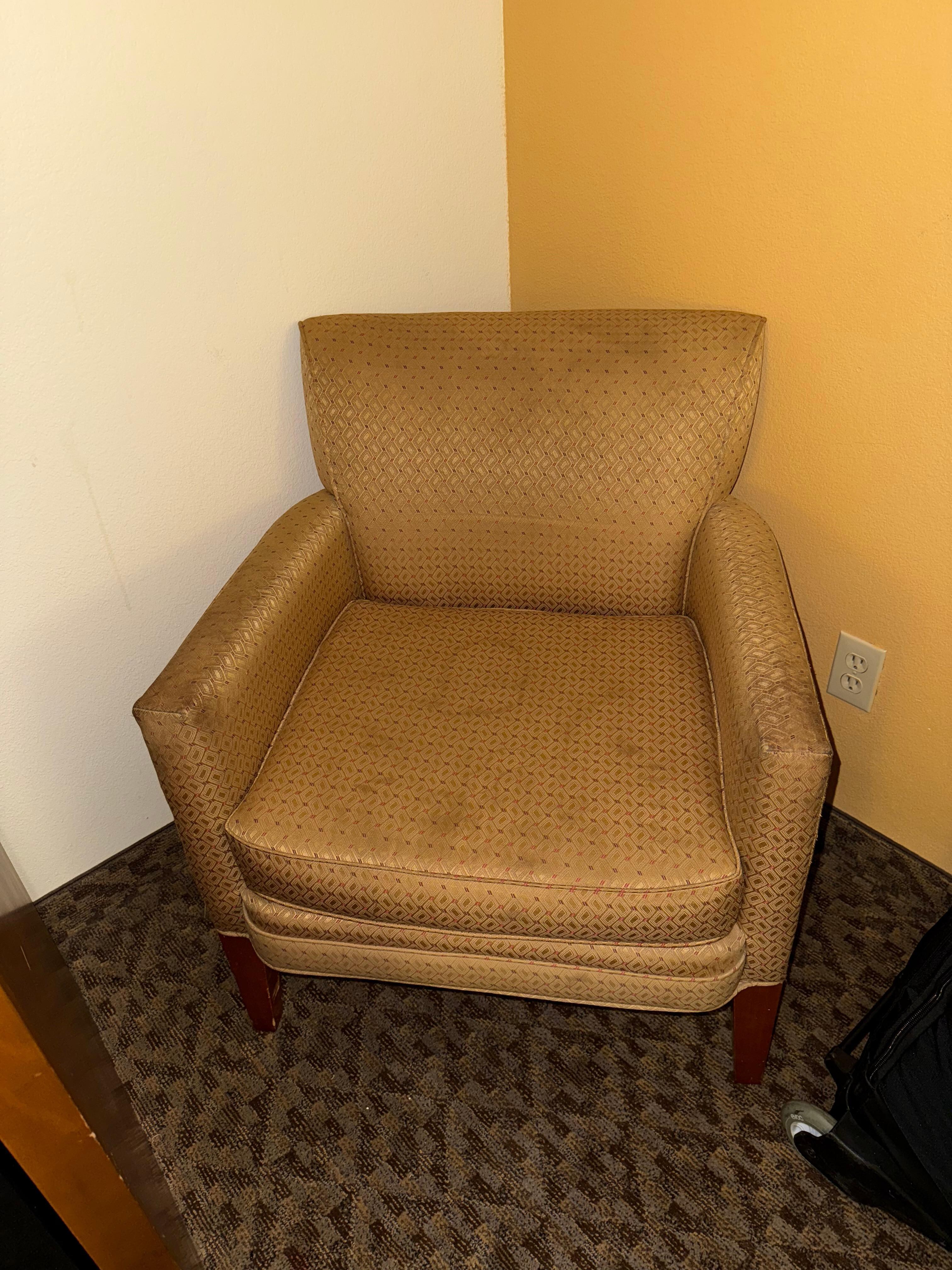 Chair that looks like it came from the dumpster