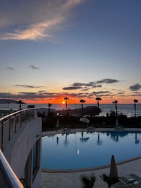 Il faut prendre une chambre vue piscine pour profiter du coucher de soleil depuis sa chambre! Sinon belle vue depuis la terrasse.