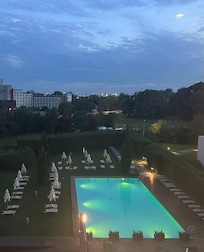 This pool, the surroundings, the young fellow who worked at the pool, all excellent!