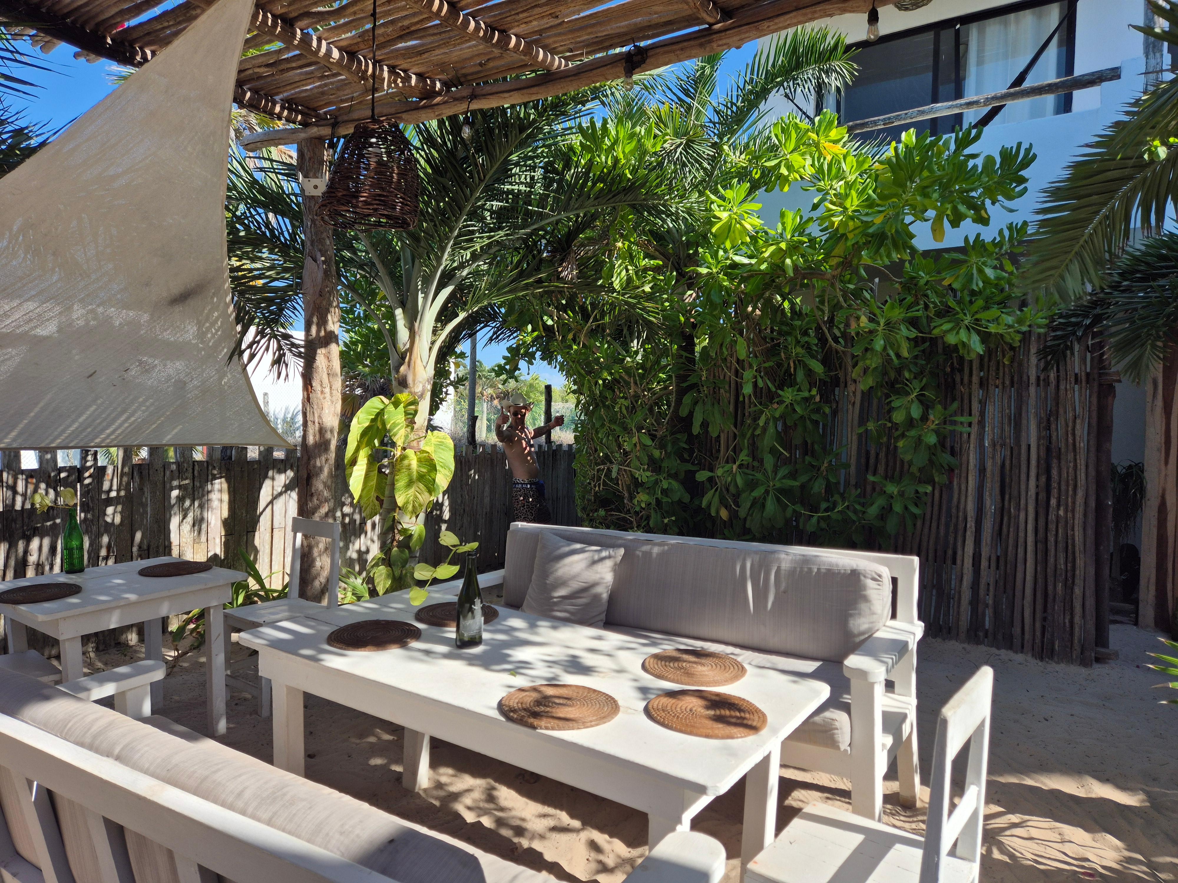 Entrance/breakfast area