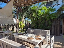 Entrance/breakfast area