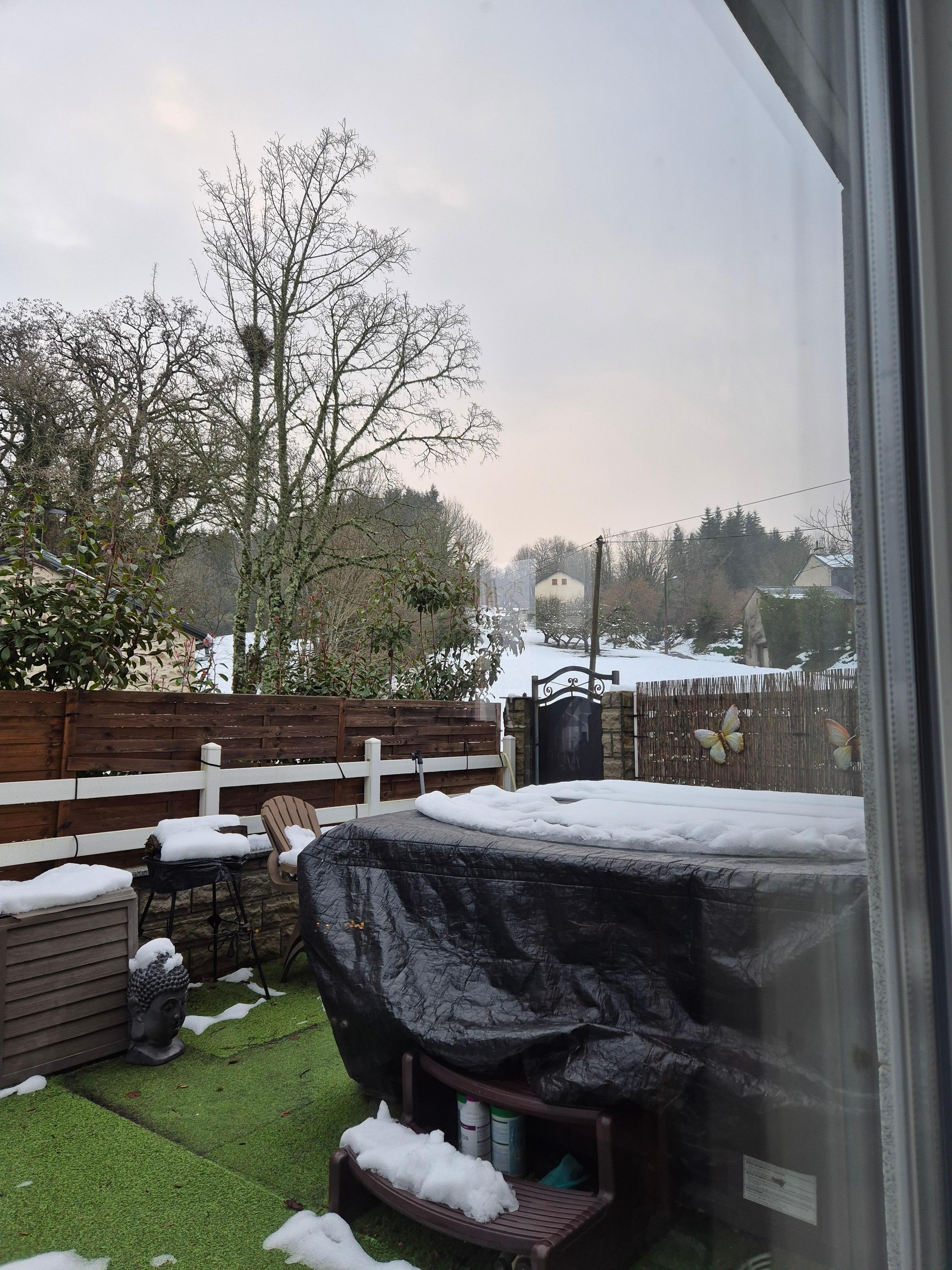 Jacuzzi sous la neige 
