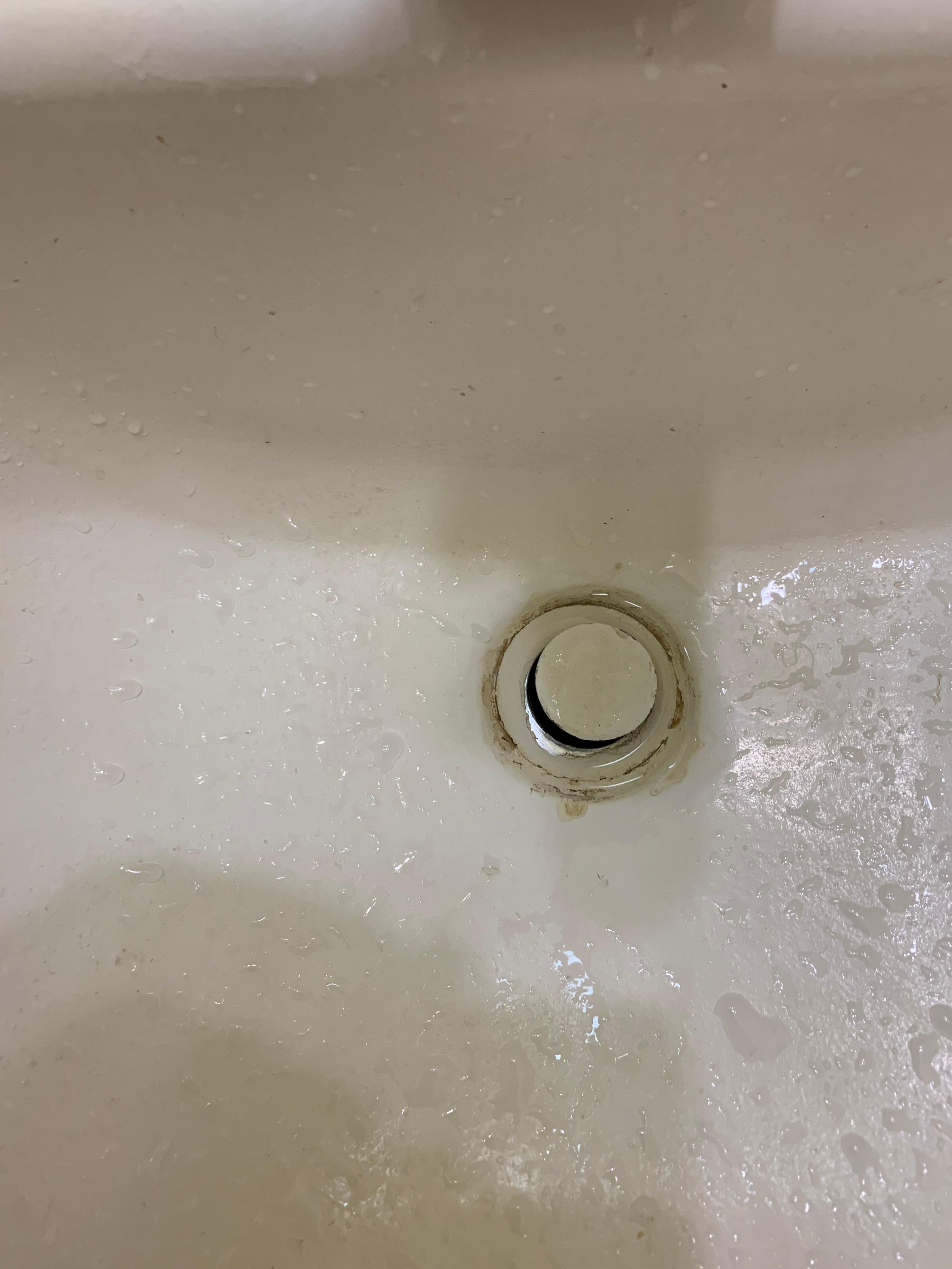 Plug hole in basin