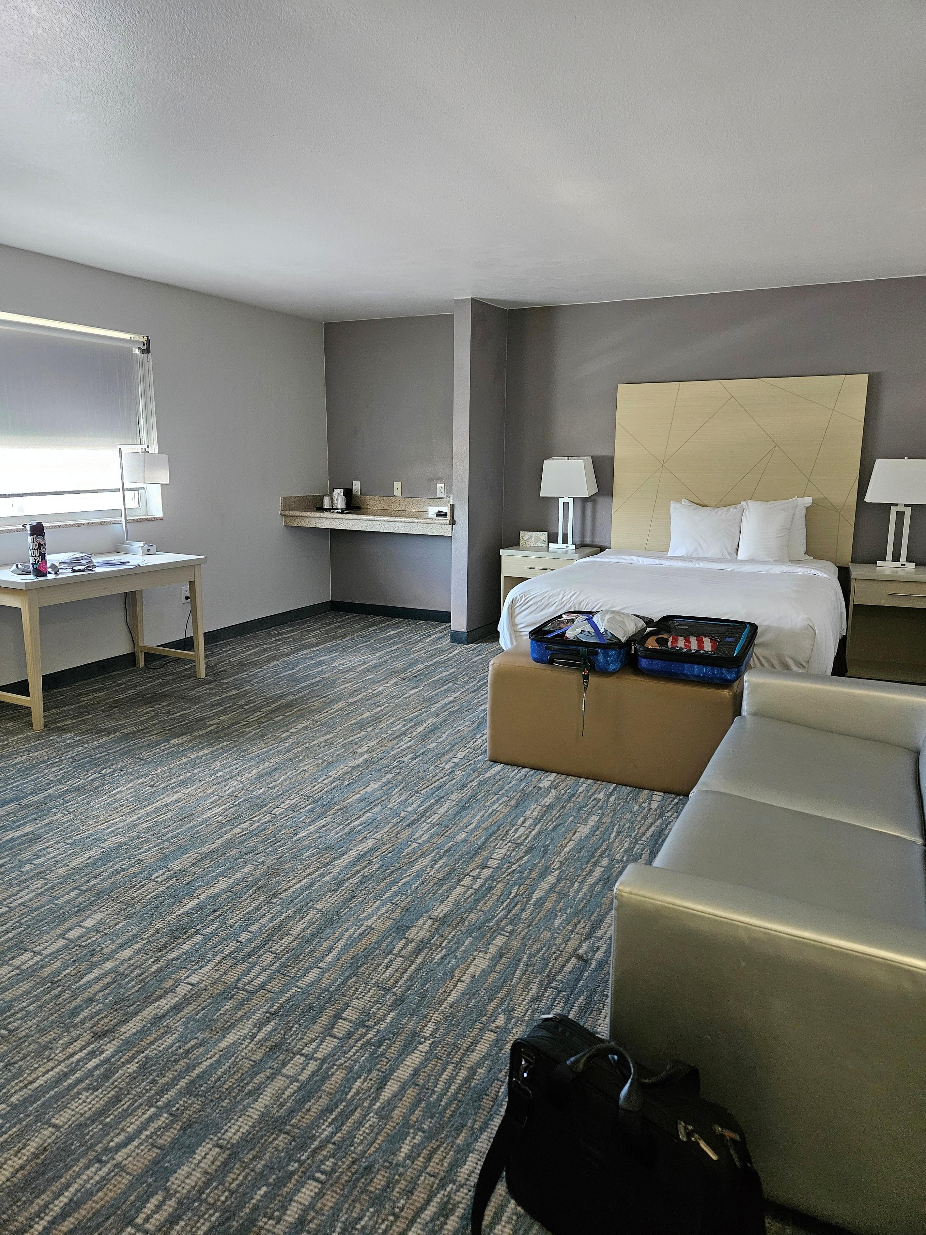 Does this look like the room in the online photos??