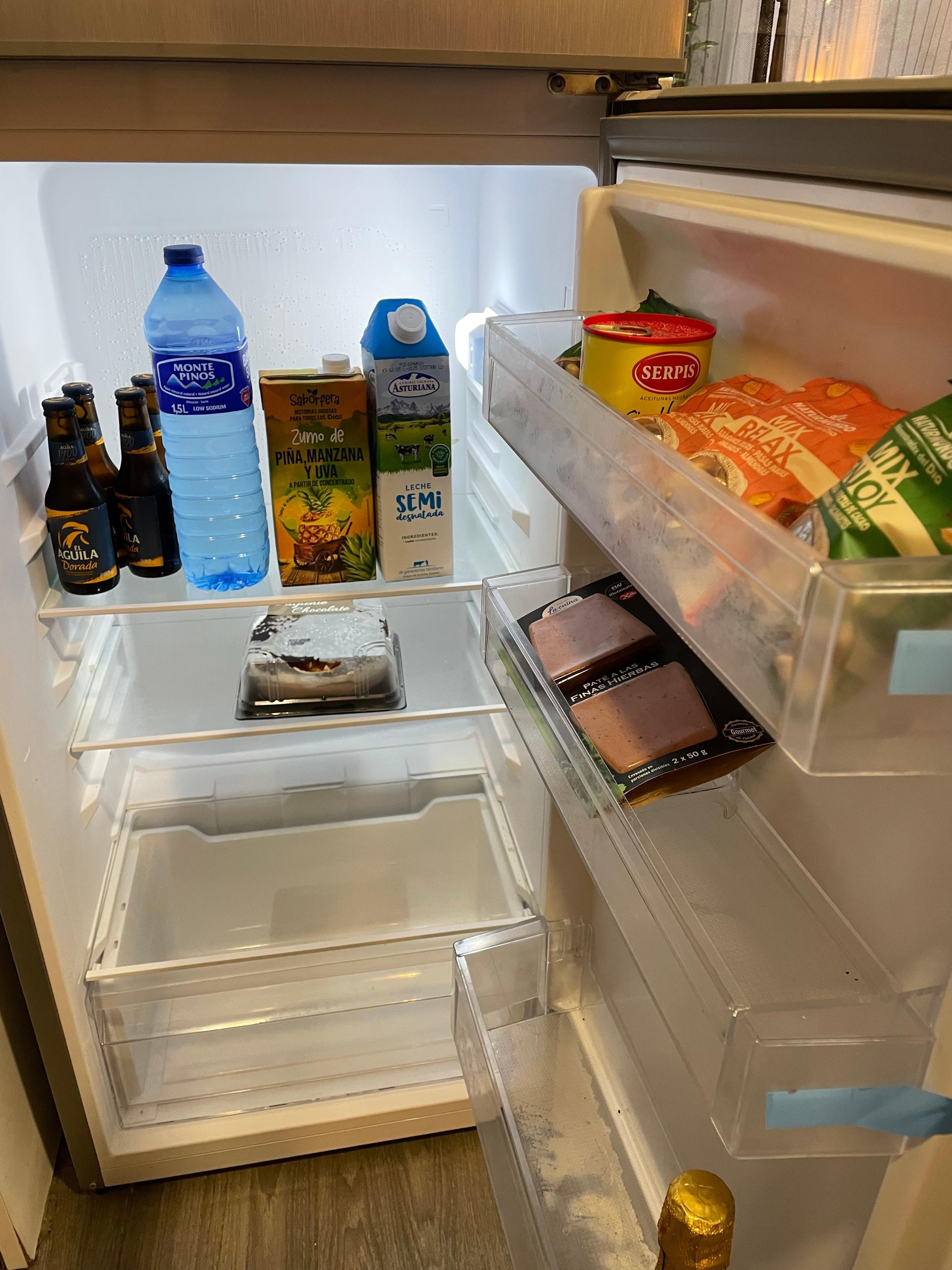 Stocked fridge upon our arrival! What a nice surprise. 