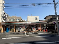 7/11 across street