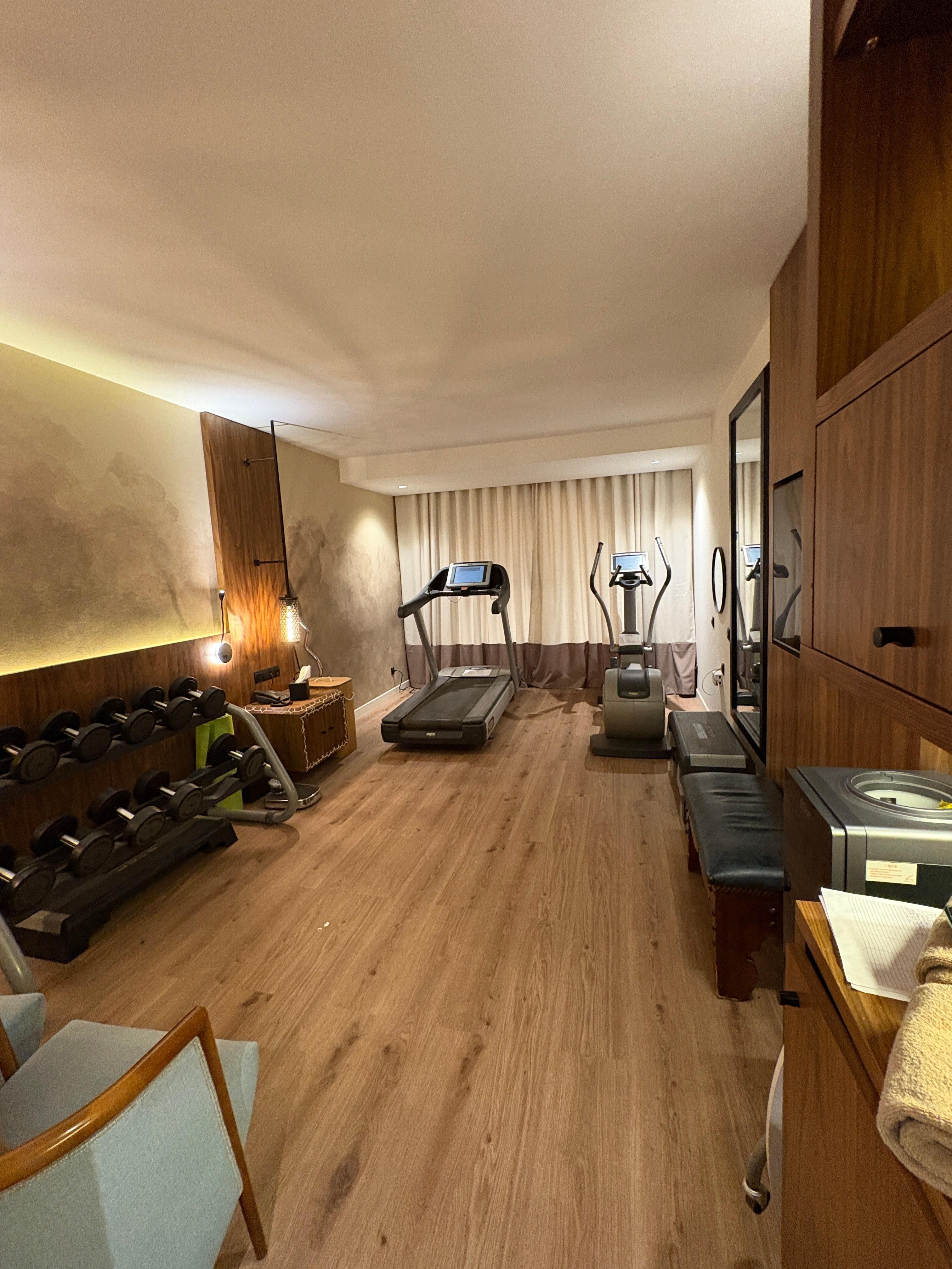 This was the hotel gym. I met a fellow guest there who is airline crew. He said it was the worst state of a hotel he’d ever stayed in for work. 