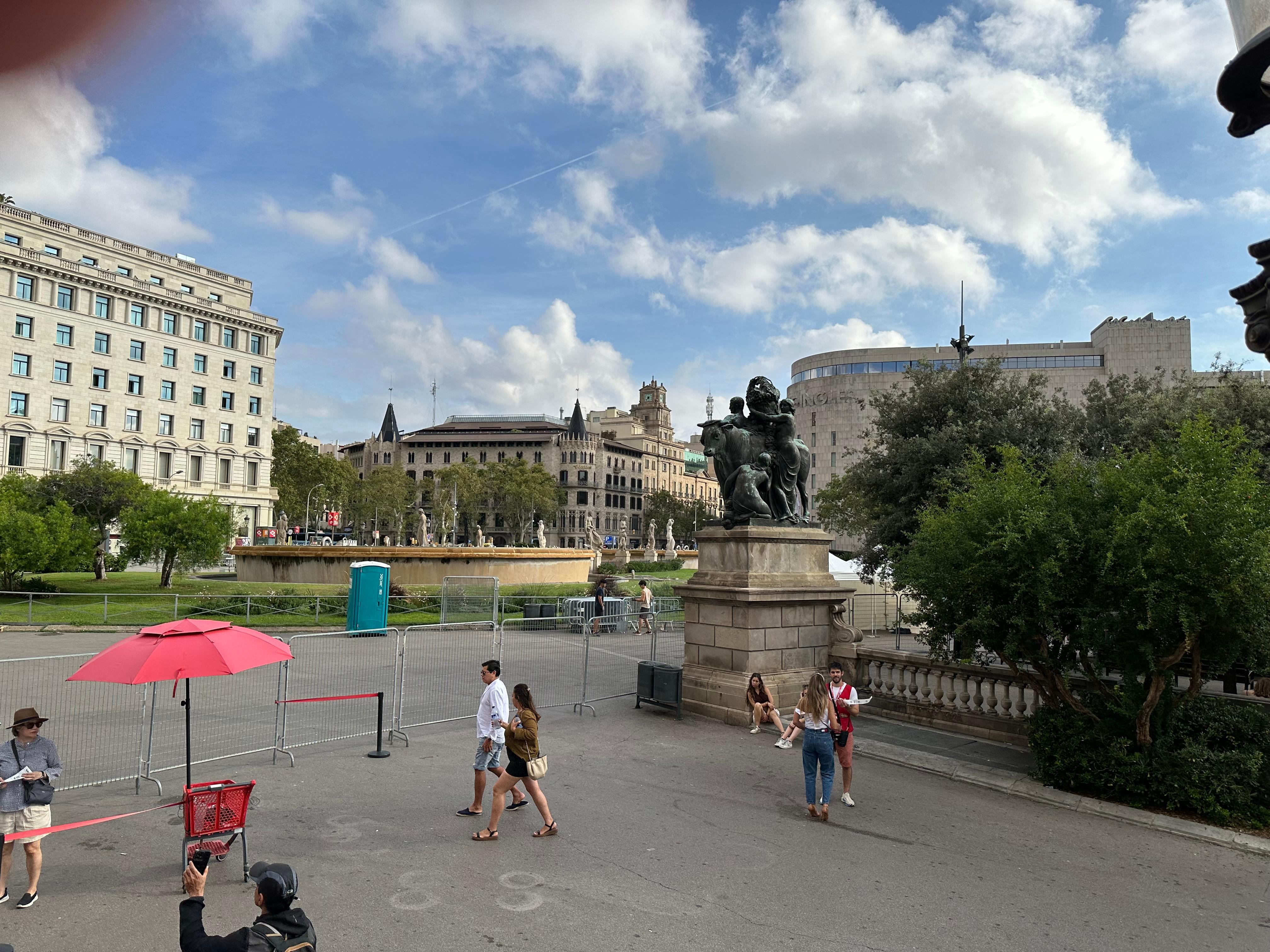 Walking distance from H10 hotel.