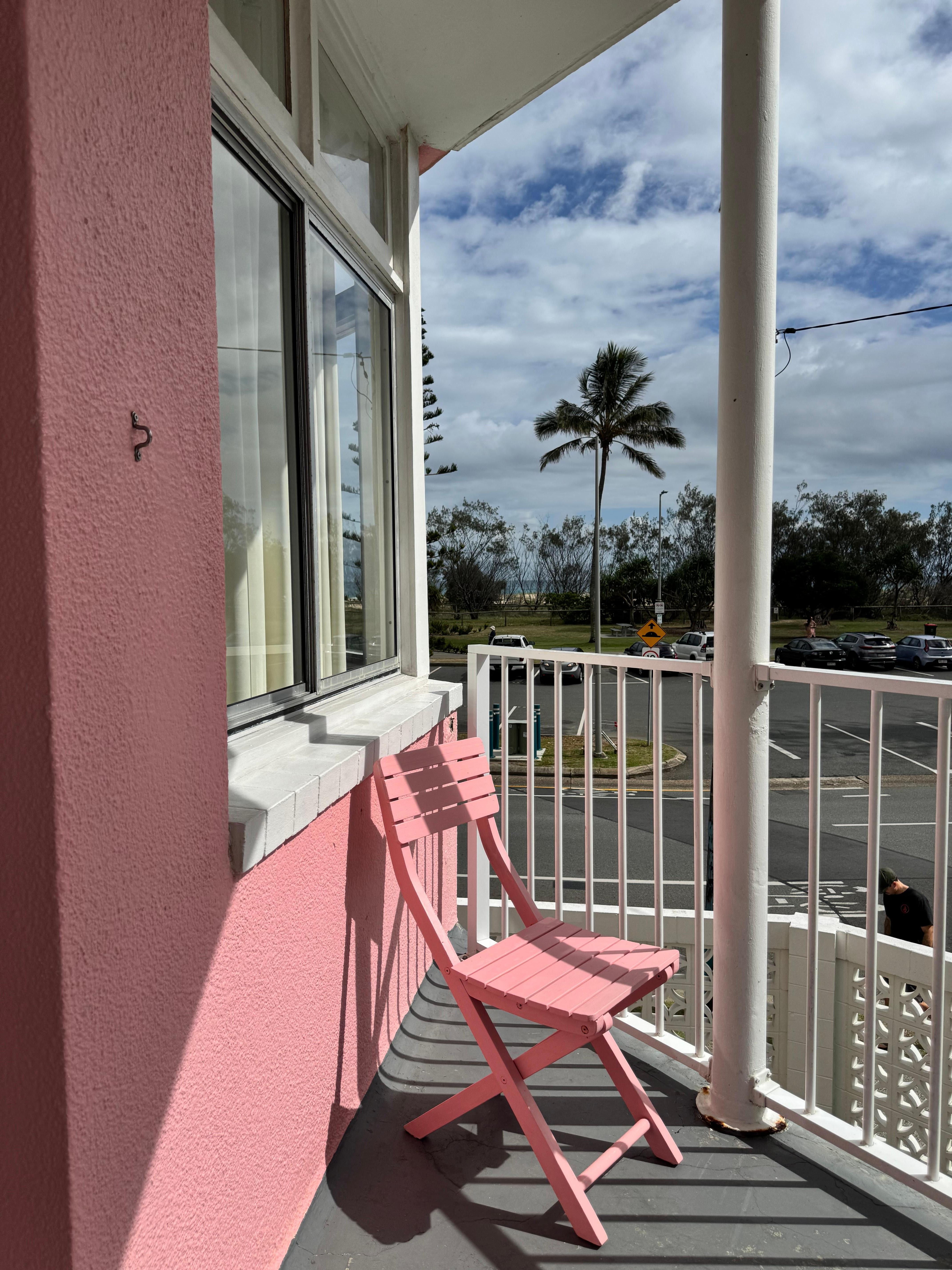 Beach with ample free parking just across the road. Beautiful sitting here outside our room dusk & dawn taking in the sea breeze 
