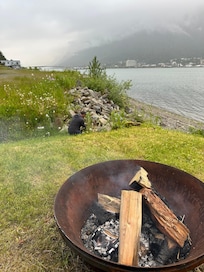 Outdoor fire pit