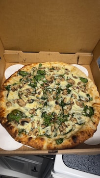 Great White mushroom, spinach & garlic pizza!