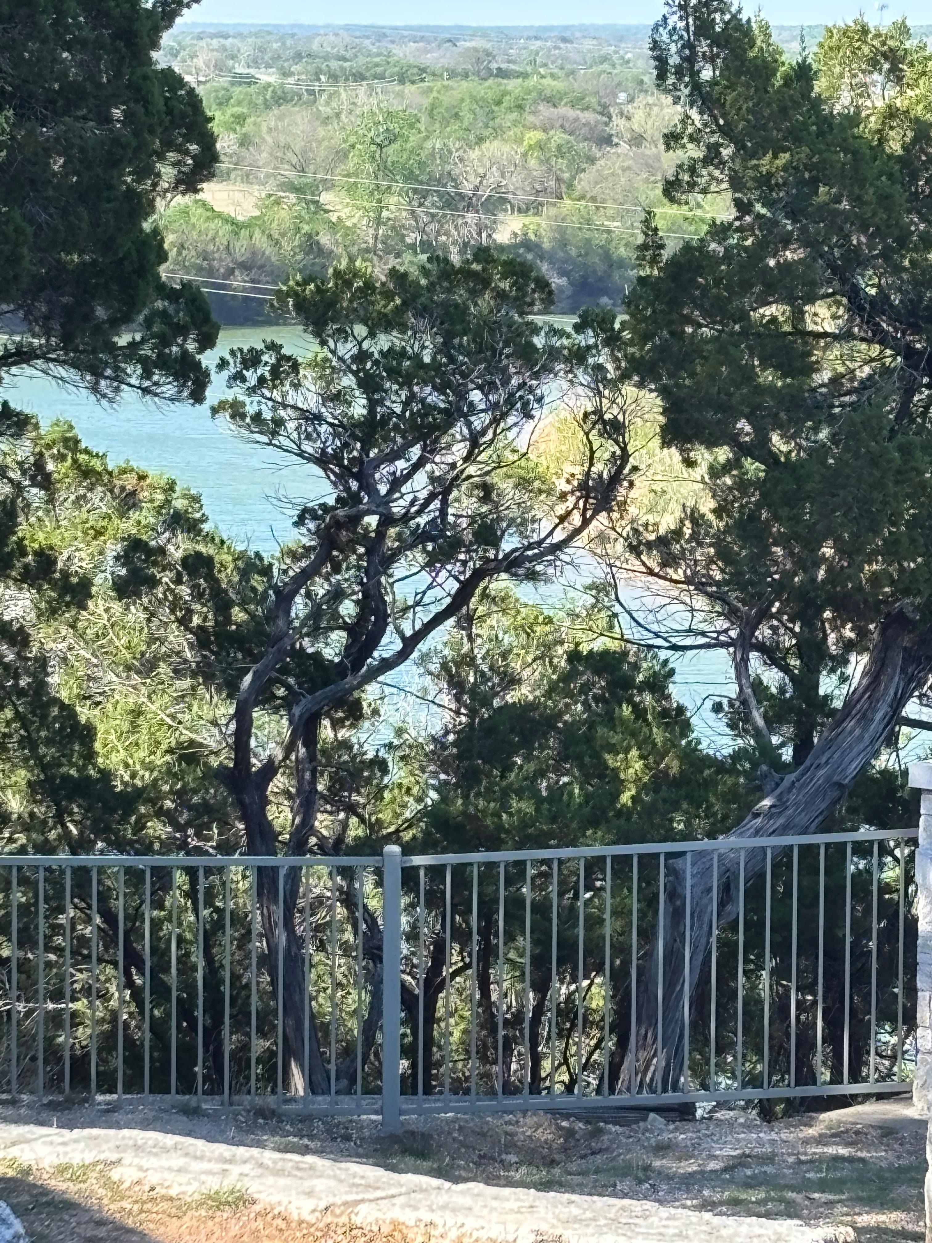 Beautiful drive (passes by the zoo) overlooking beautiful countryside and rivers!