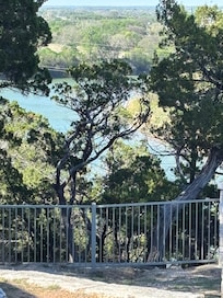 Beautiful drive (passes by the zoo) overlooking beautiful countryside and rivers!