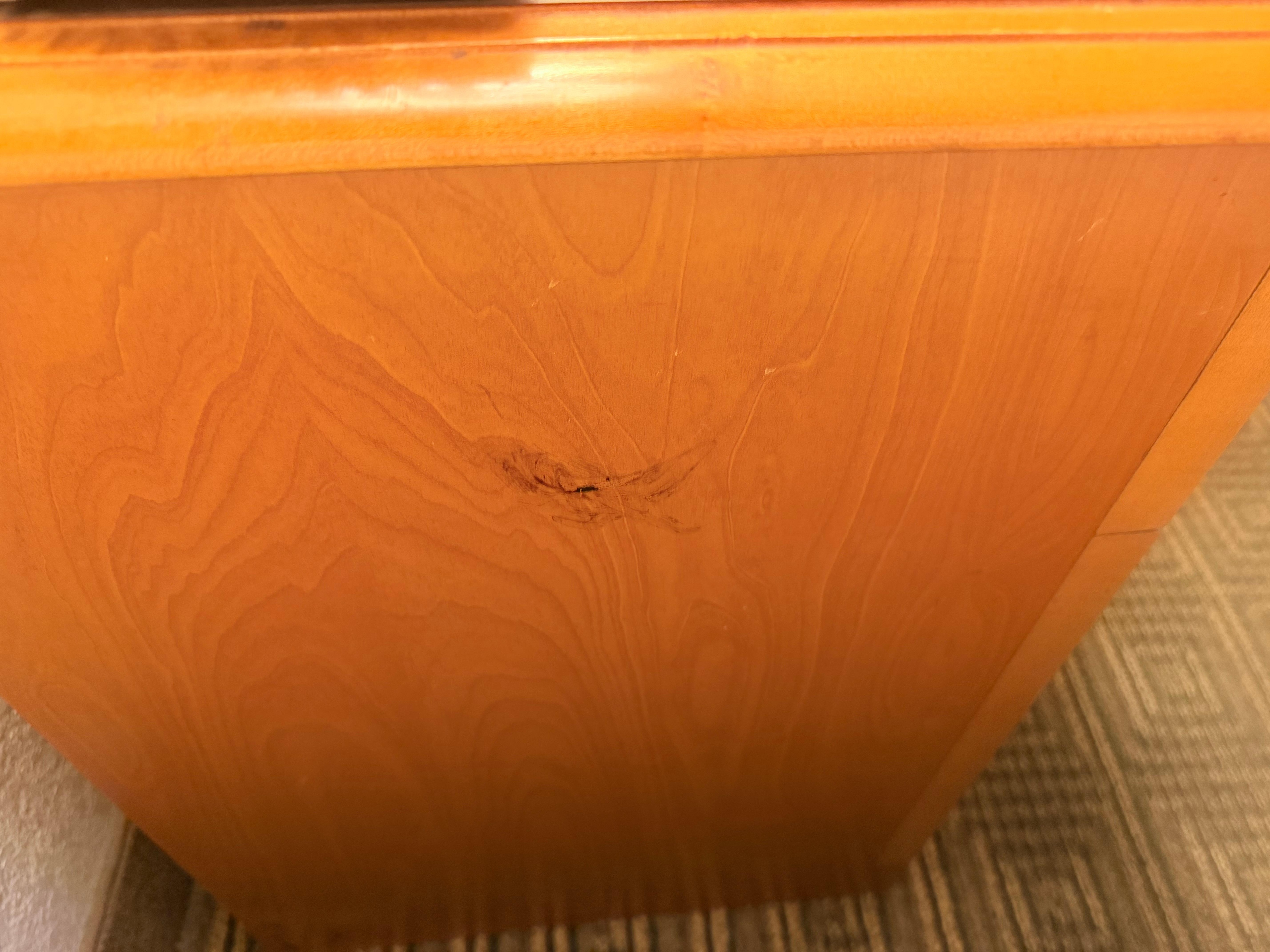 El buró lleno de popo