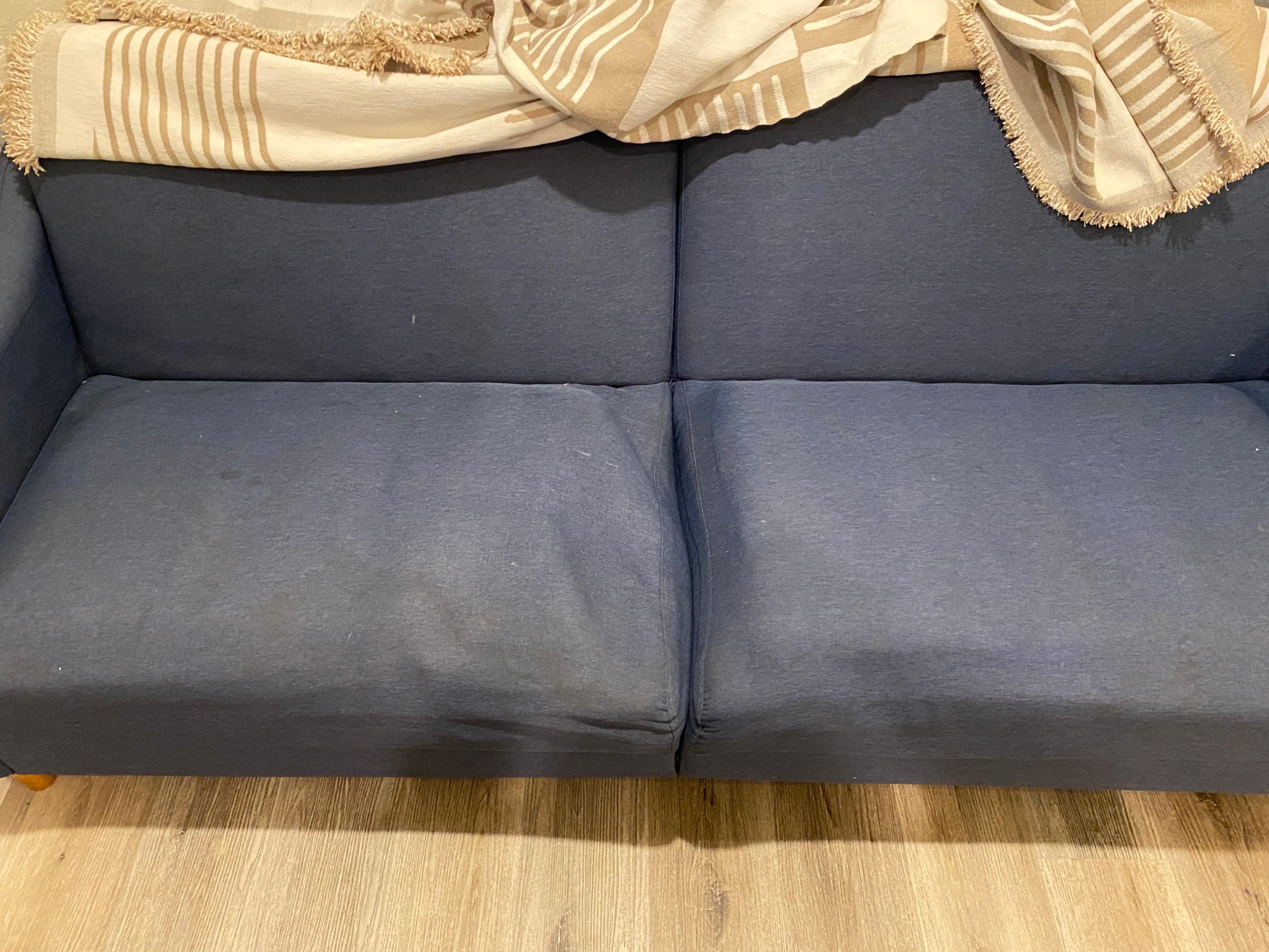 This couch does not match the listing at present. It shows it new from years ago.