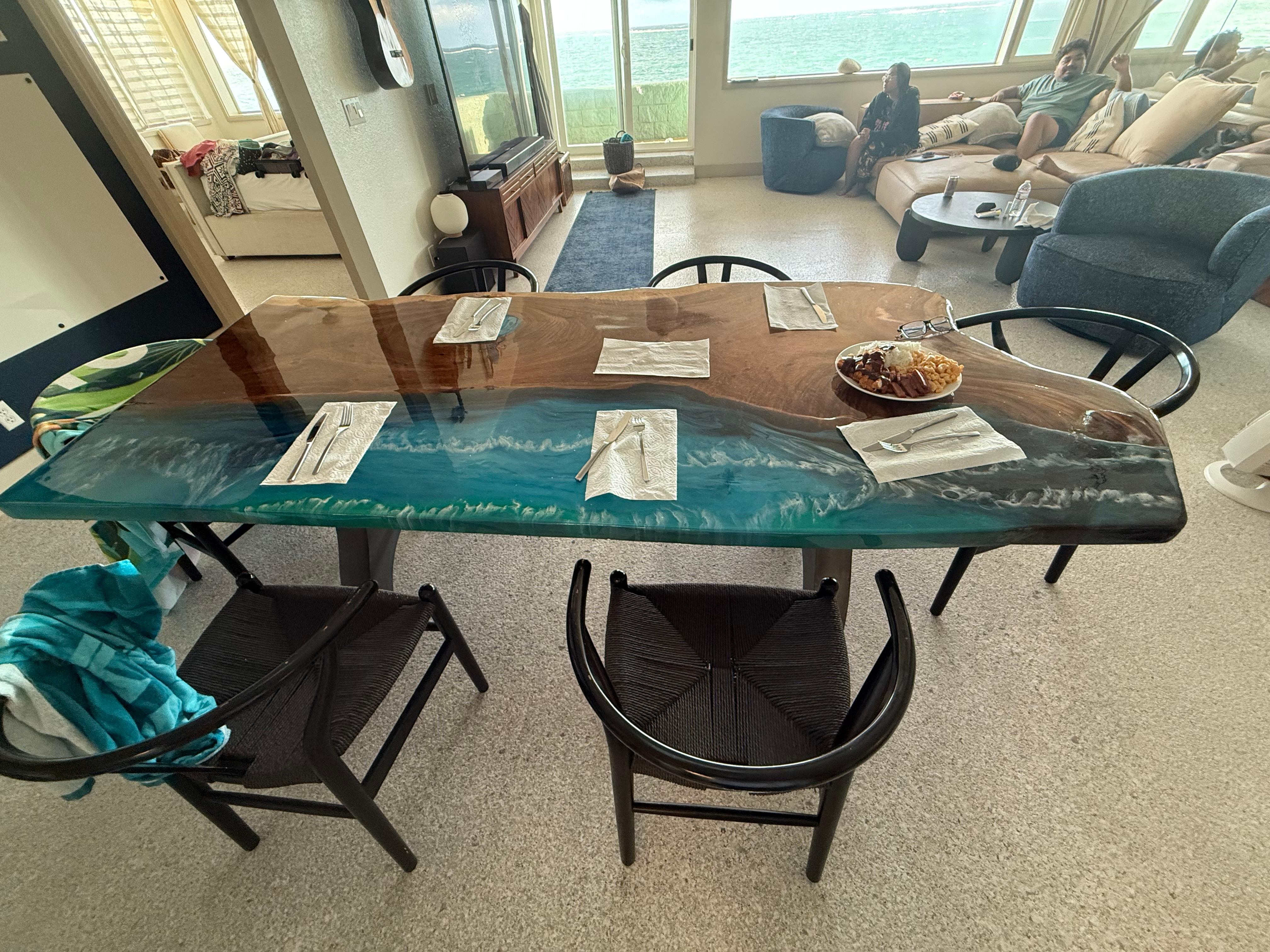 Awesome table in dining area