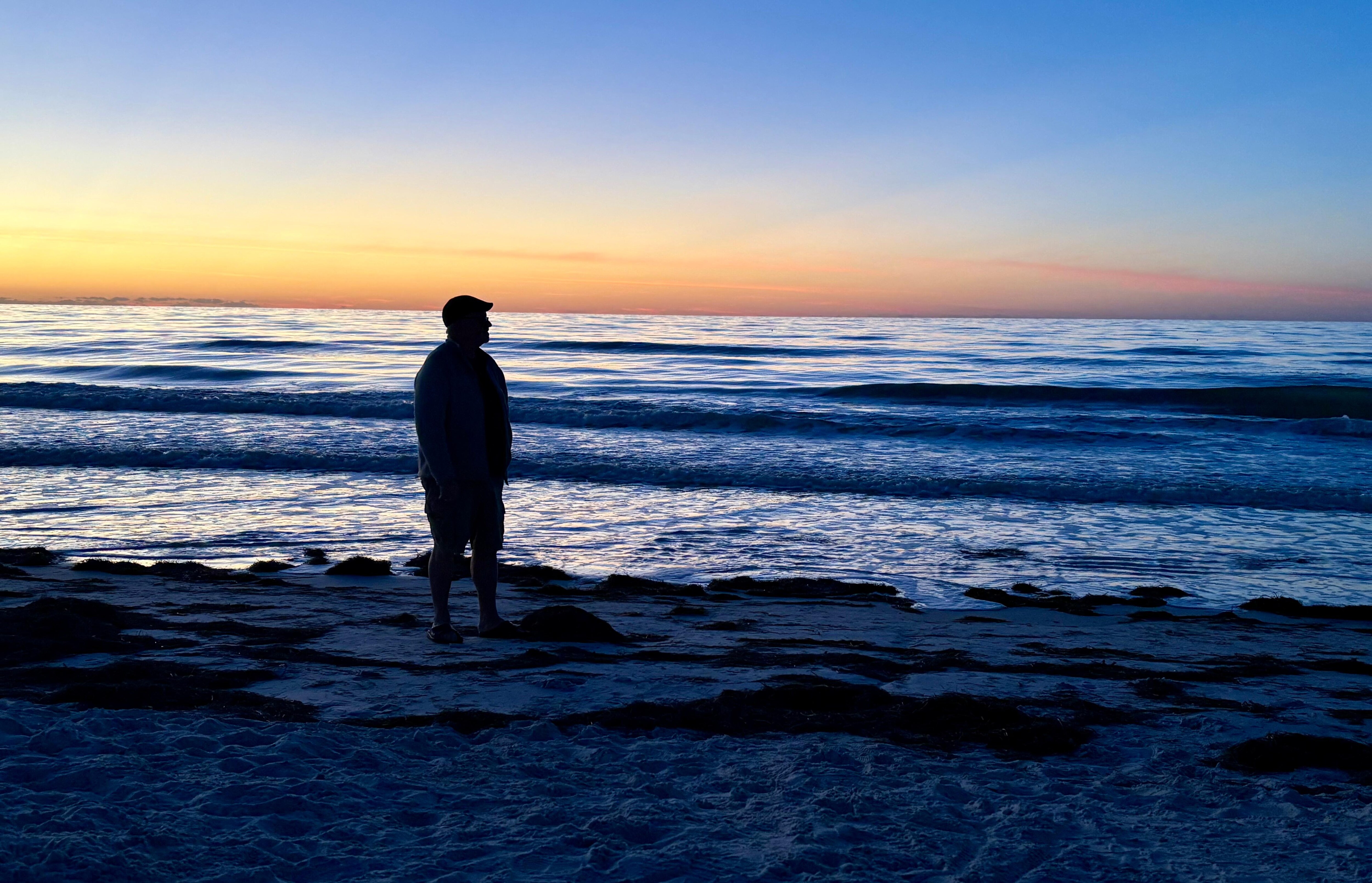 Short walk to the beach. 