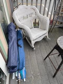 Broken leg on chair. Could not sit on it. Only on uncomfortable backless chairs