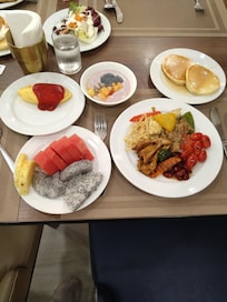 朝食、種類も豊富で、タイ料理も美味しい。