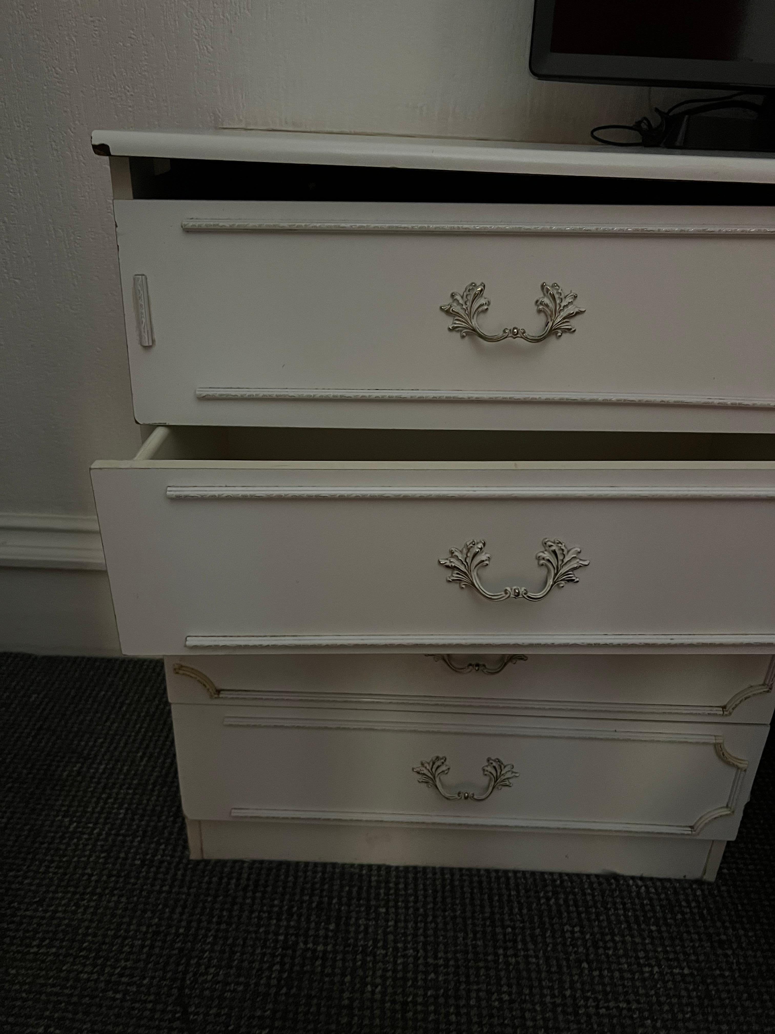 As I pulled out each draw they couldn’t be pushed back I 