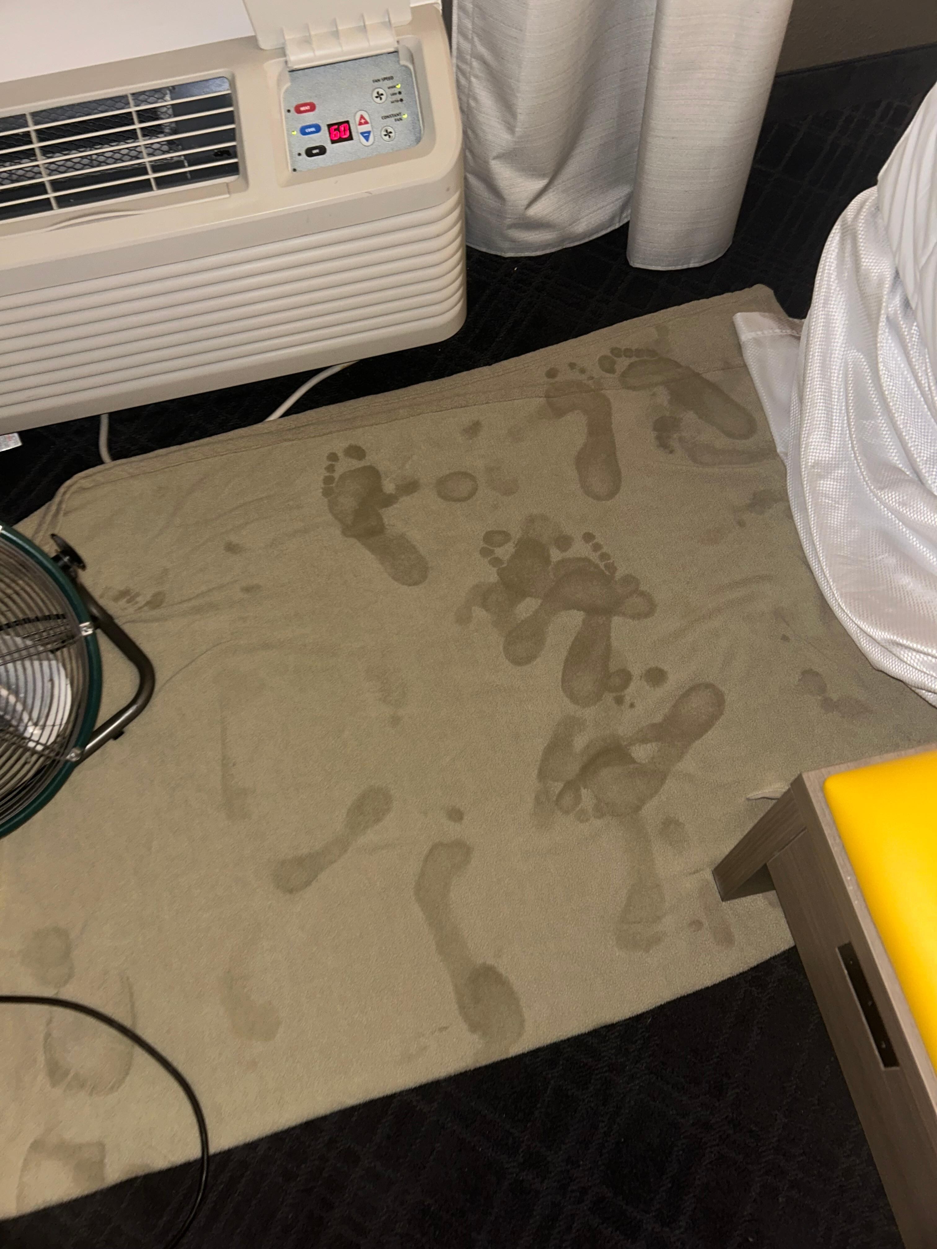 Wet floor A/c on 60 and room was still hot